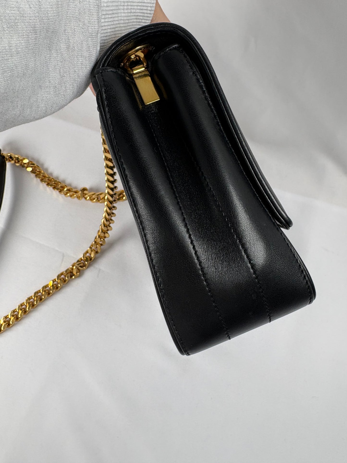 Pre-Owned SAINT LAURENT Vicky Chain Black, Small Handbag