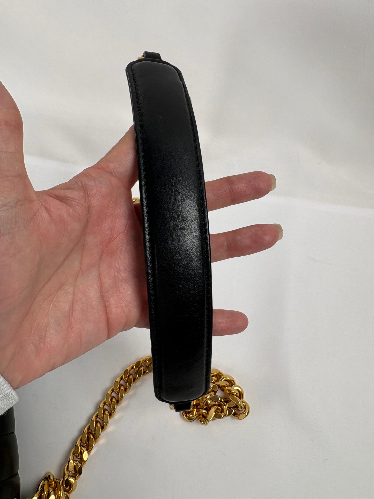Pre-Owned SAINT LAURENT Vicky Chain Black, Small Handbag
