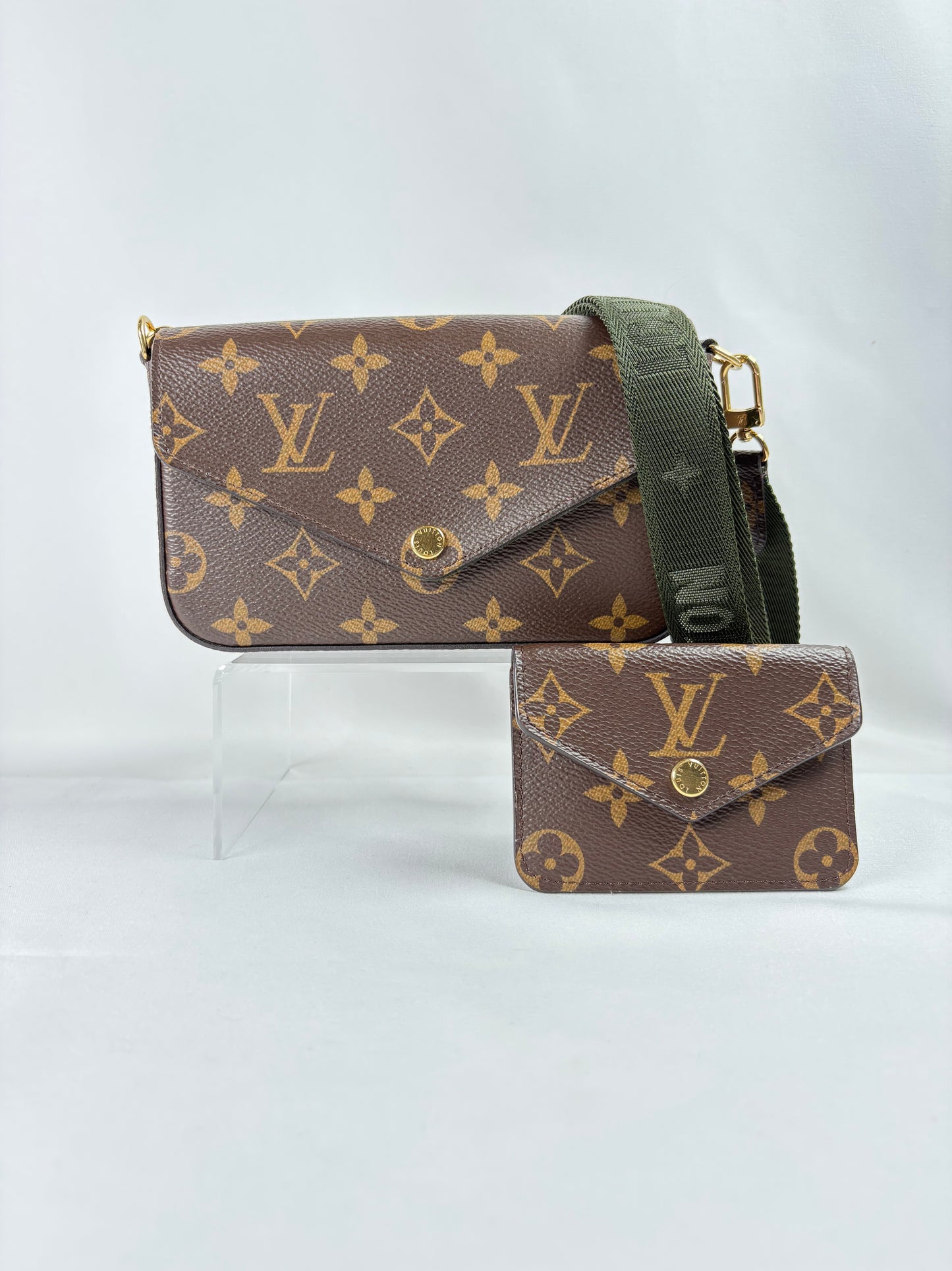 Pre-Owned LOUIS VUITTON Felicie Strap & Go Monogram Handbag