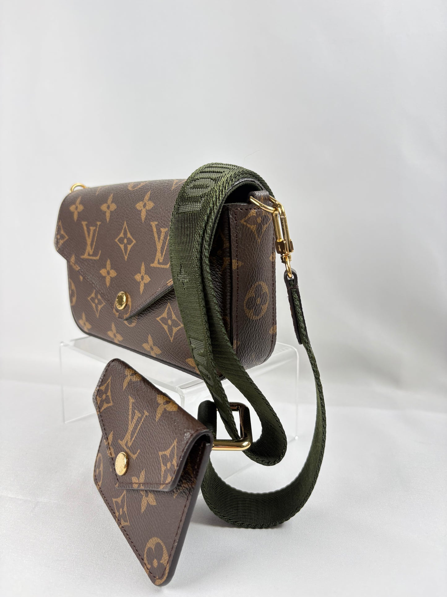 Pre-Owned LOUIS VUITTON Felicie Strap & Go Monogram Handbag