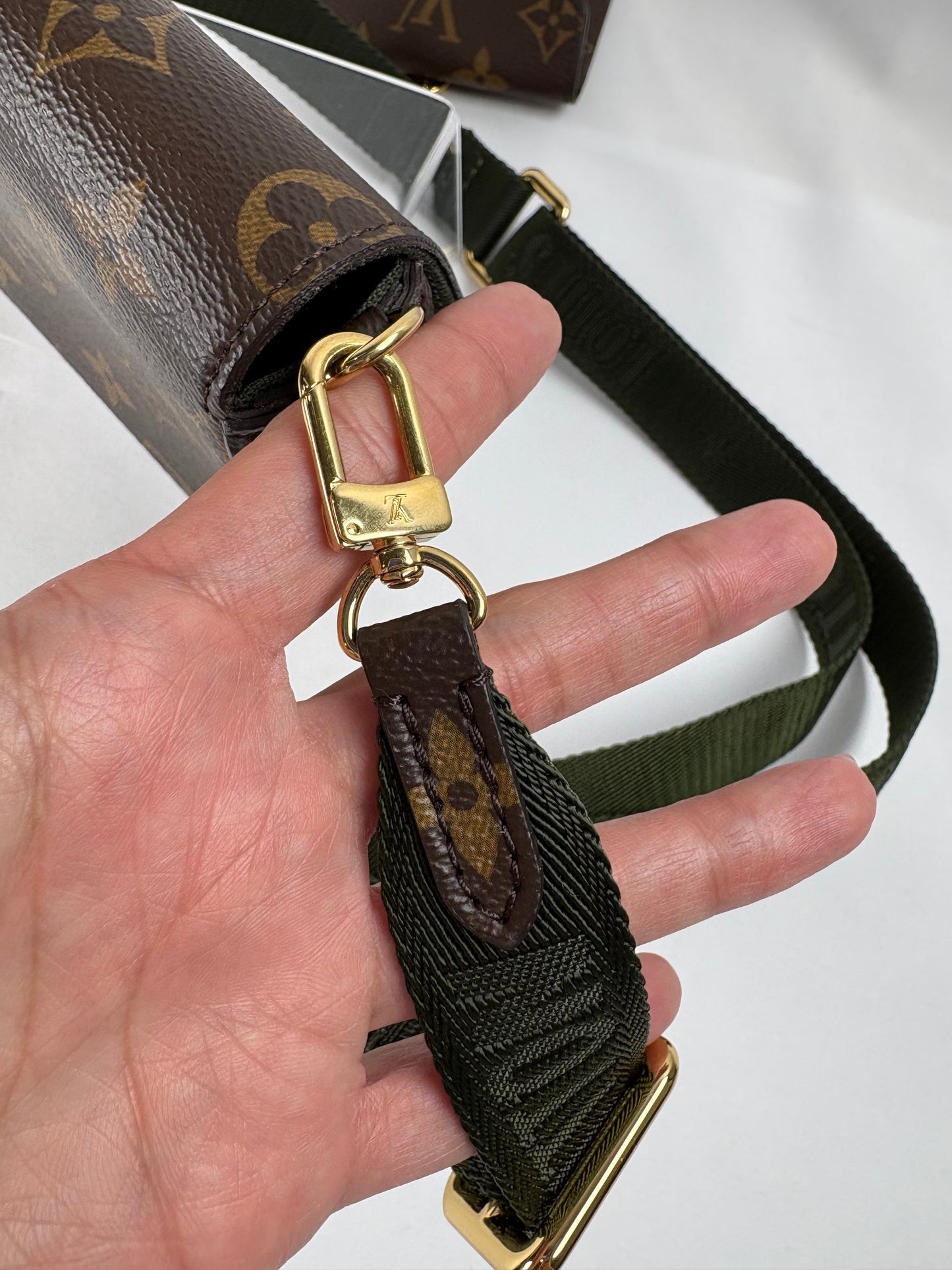 Pre-Owned LOUIS VUITTON Felicie Strap & Go Monogram Handbag