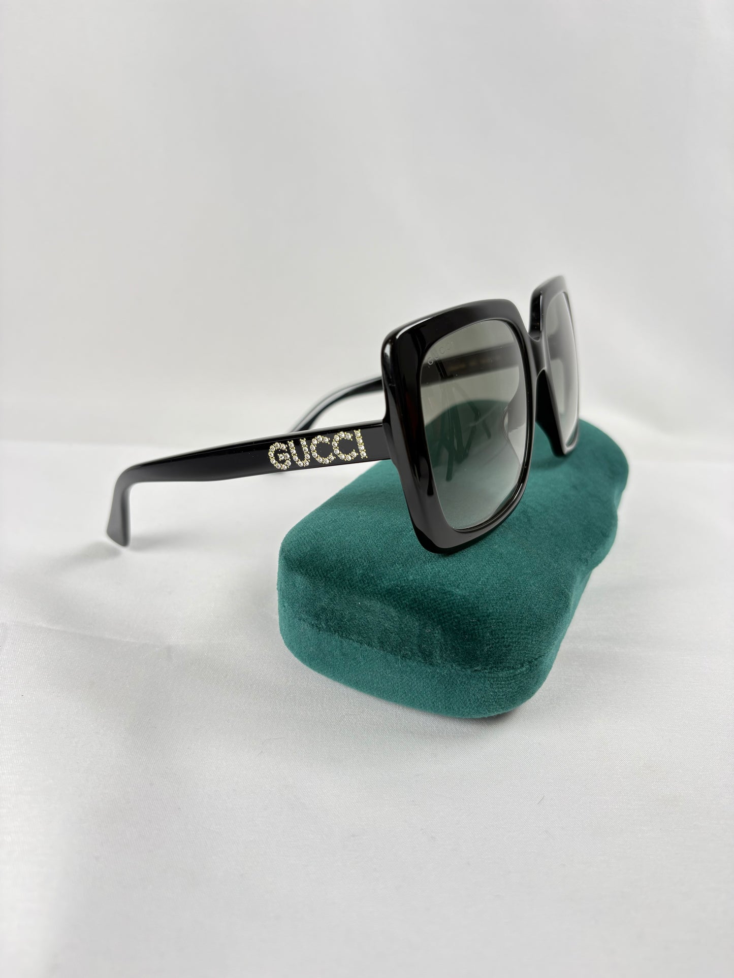 Pre-Owned GUCCI Square Black Sunglasses