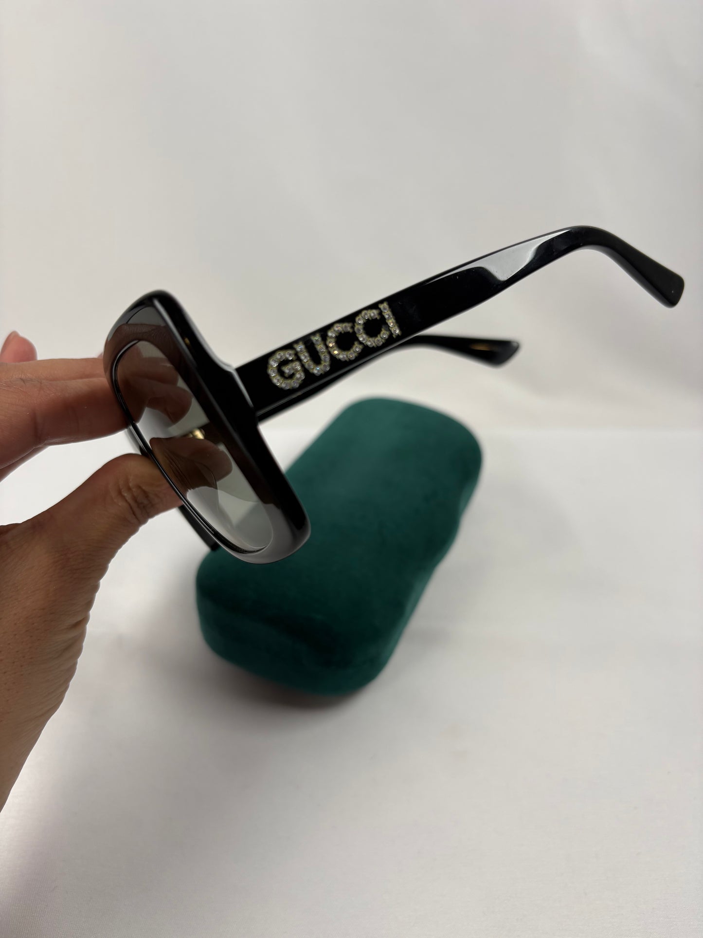 Pre-Owned GUCCI Square Black Sunglasses