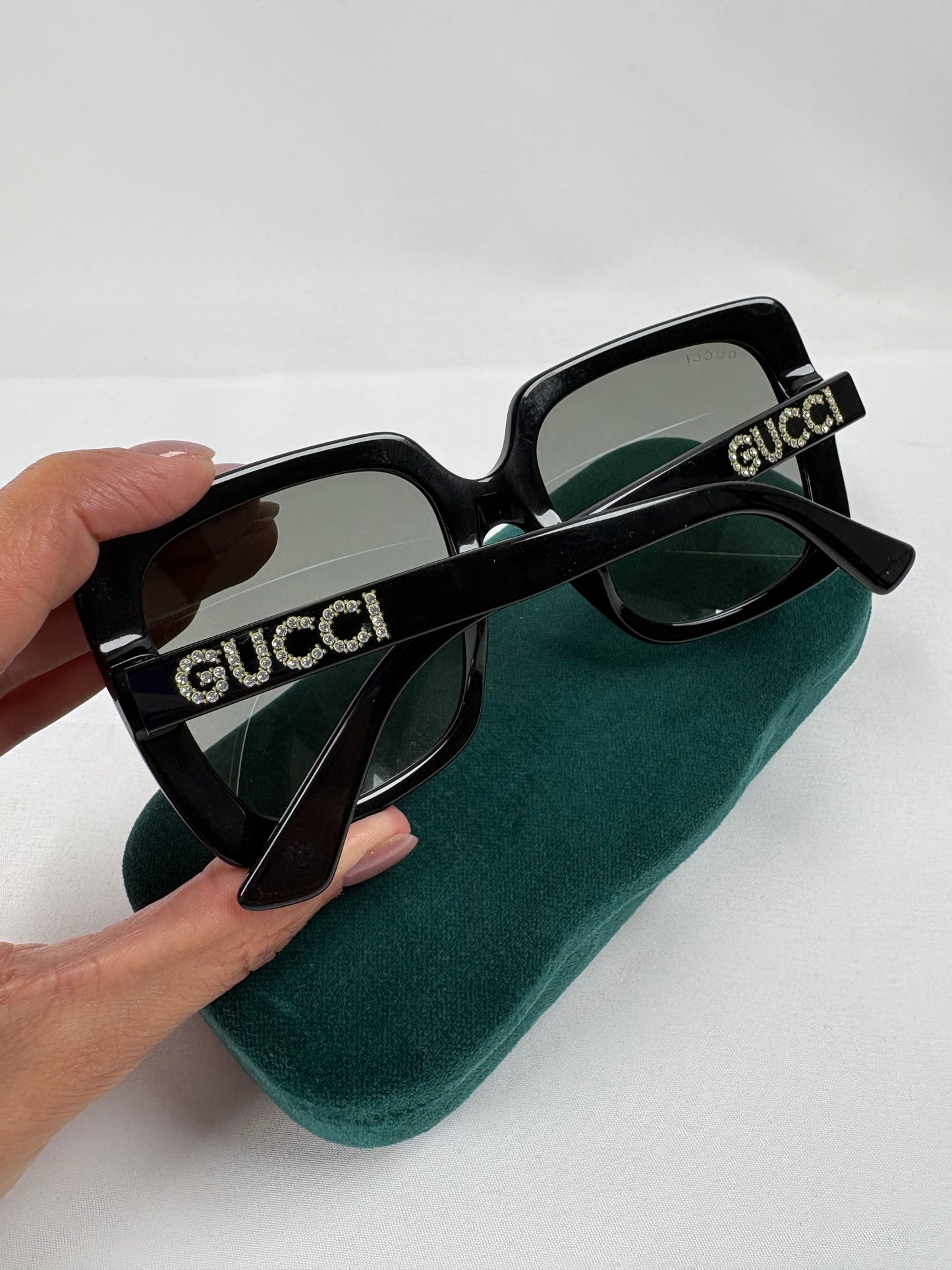 Pre-Owned GUCCI Square Black Sunglasses