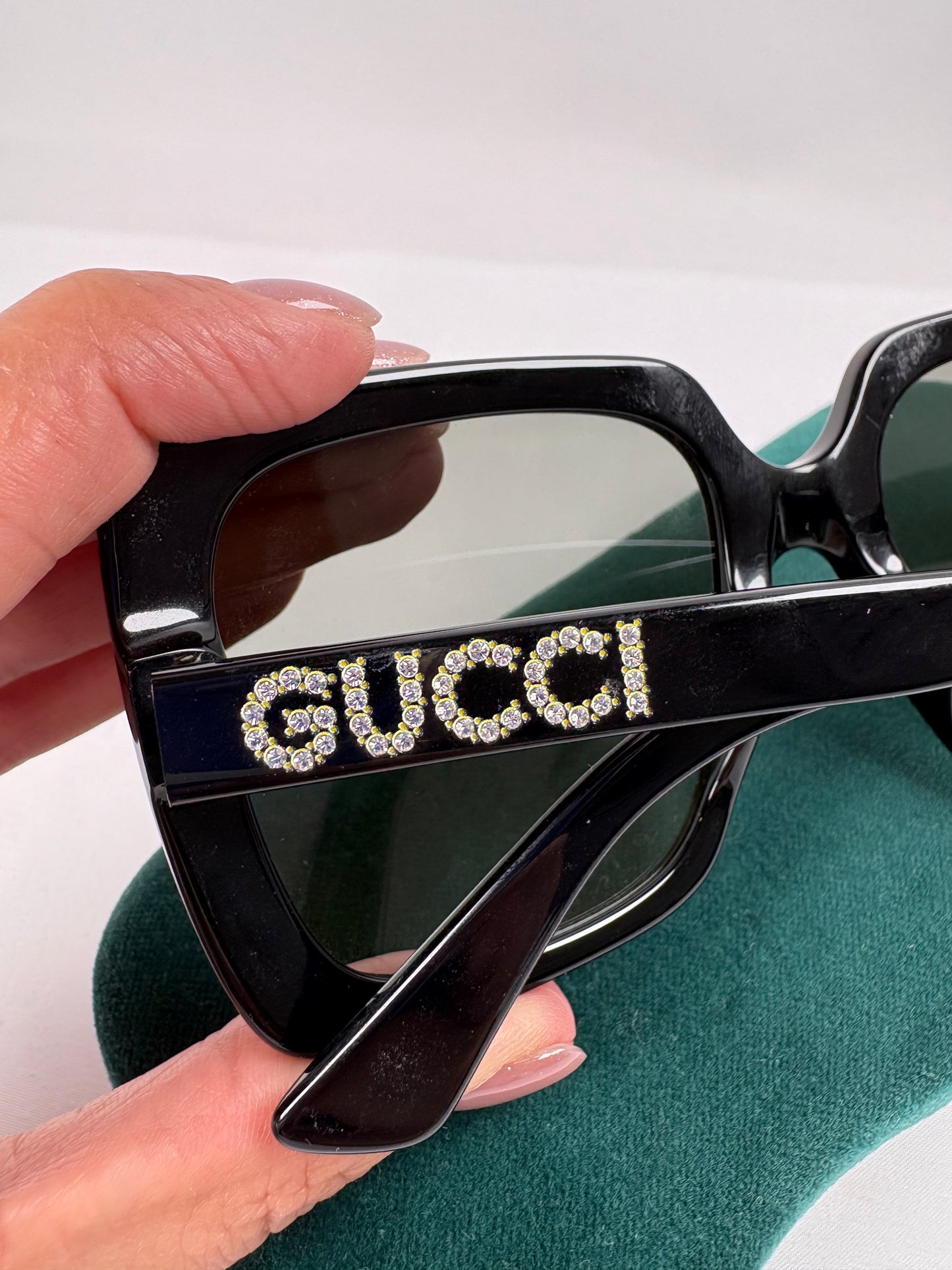 Pre-Owned GUCCI Square Black Sunglasses