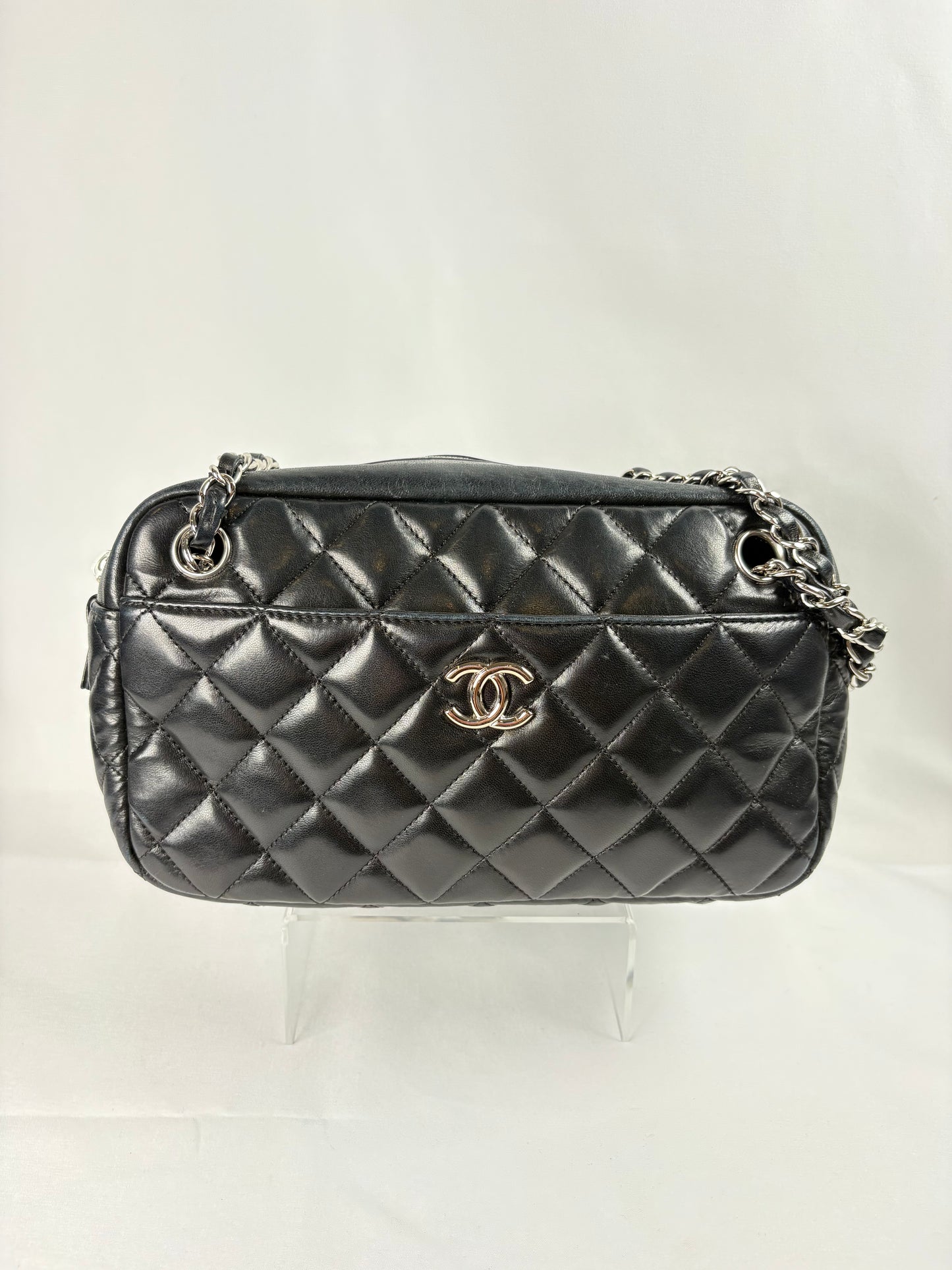 Pre-Owned CHANEL™ Quilted Camera Case Black Handbag