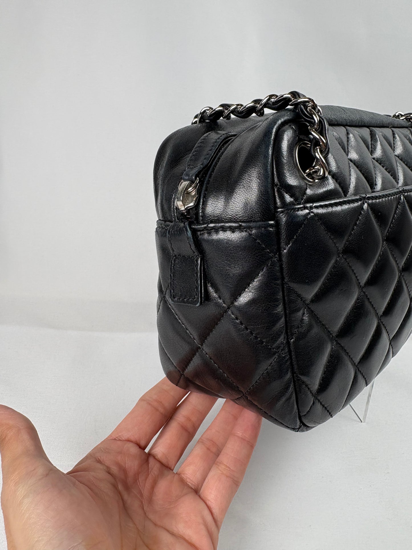 Pre-Owned CHANEL™ Quilted Camera Case Black Handbag