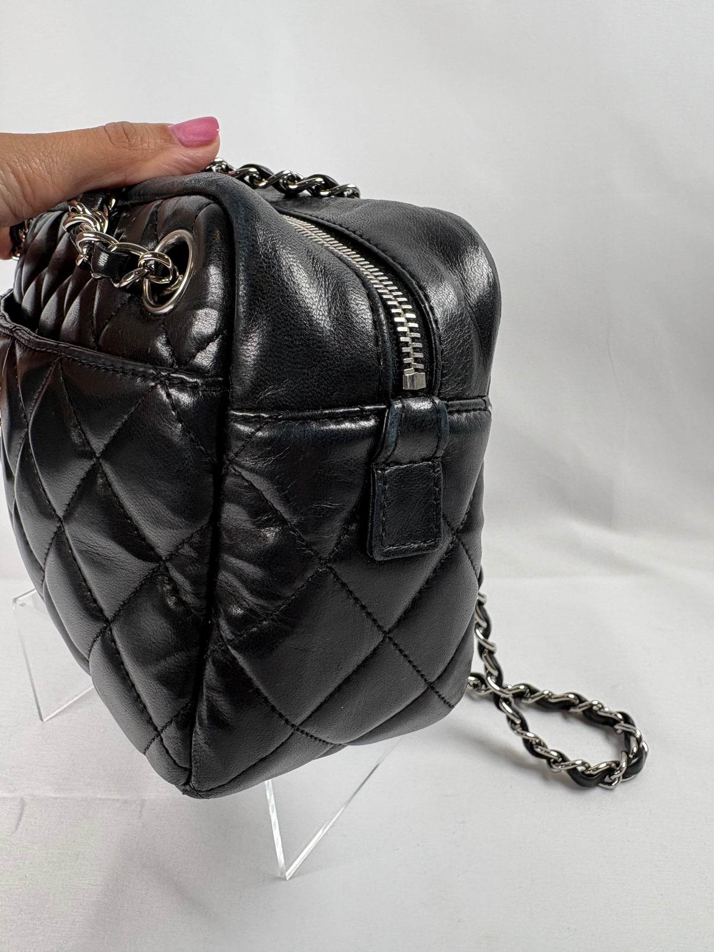 Pre-Owned CHANEL™ Quilted Camera Case Black Handbag