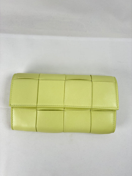 Pre-Owned BOTTEGA VENETA Maxi Intrecciato Leather Yellow Wallet