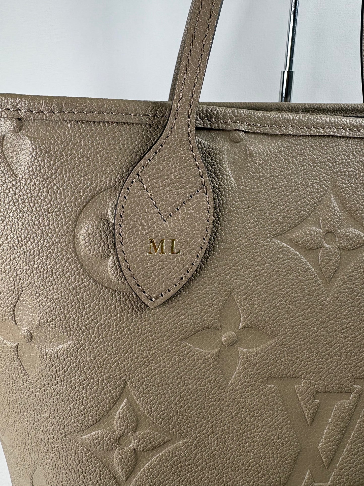 Pre-Owned LOUIS VUITTON Neverfull Handbag, Turtle Dove, MM