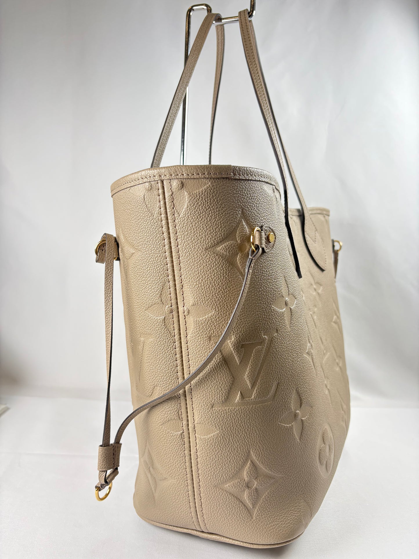 Pre-Owned LOUIS VUITTON Neverfull Handbag, Turtle Dove, MM