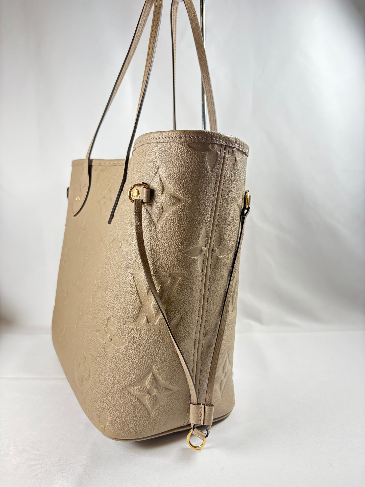 Pre-Owned LOUIS VUITTON Neverfull Handbag, Turtle Dove, MM