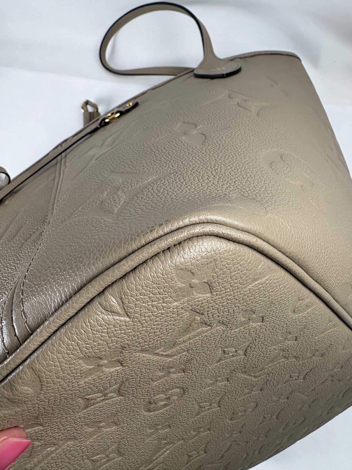 Pre-Owned LOUIS VUITTON Neverfull Handbag, Turtle Dove, MM