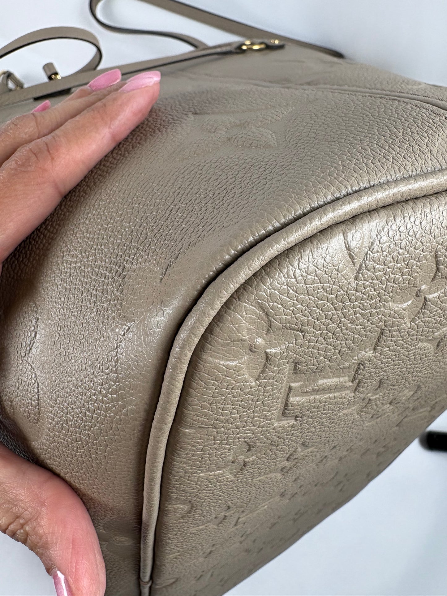 Pre-Owned LOUIS VUITTON Neverfull Handbag, Turtle Dove, MM