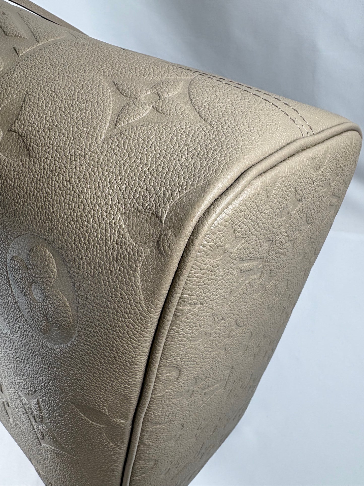 Pre-Owned LOUIS VUITTON Neverfull Handbag, Turtle Dove, MM