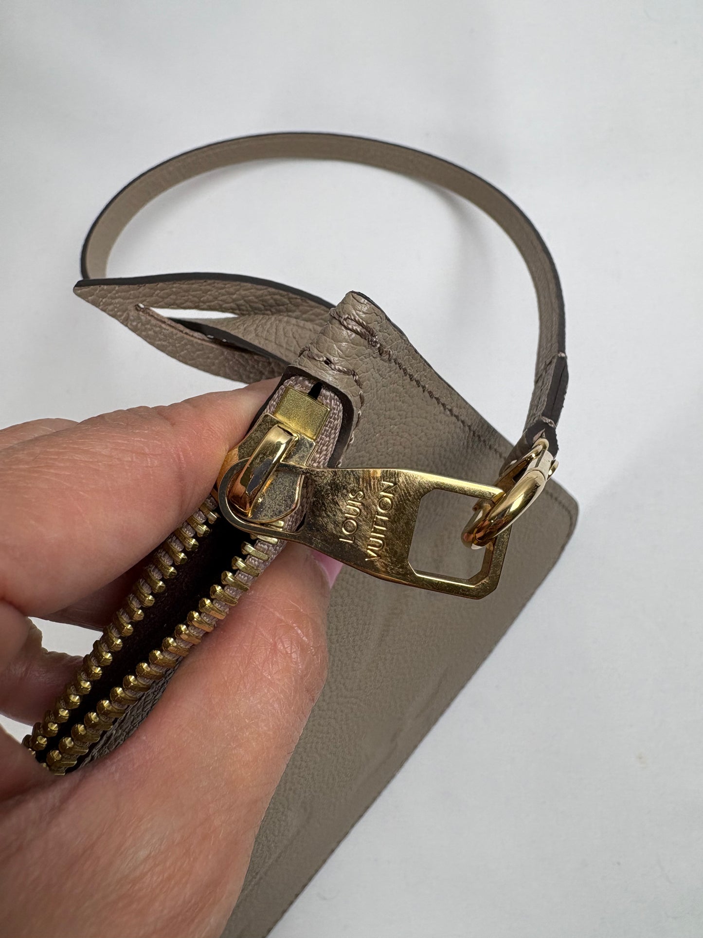 Pre-Owned LOUIS VUITTON Neverfull Handbag, Turtle Dove, MM