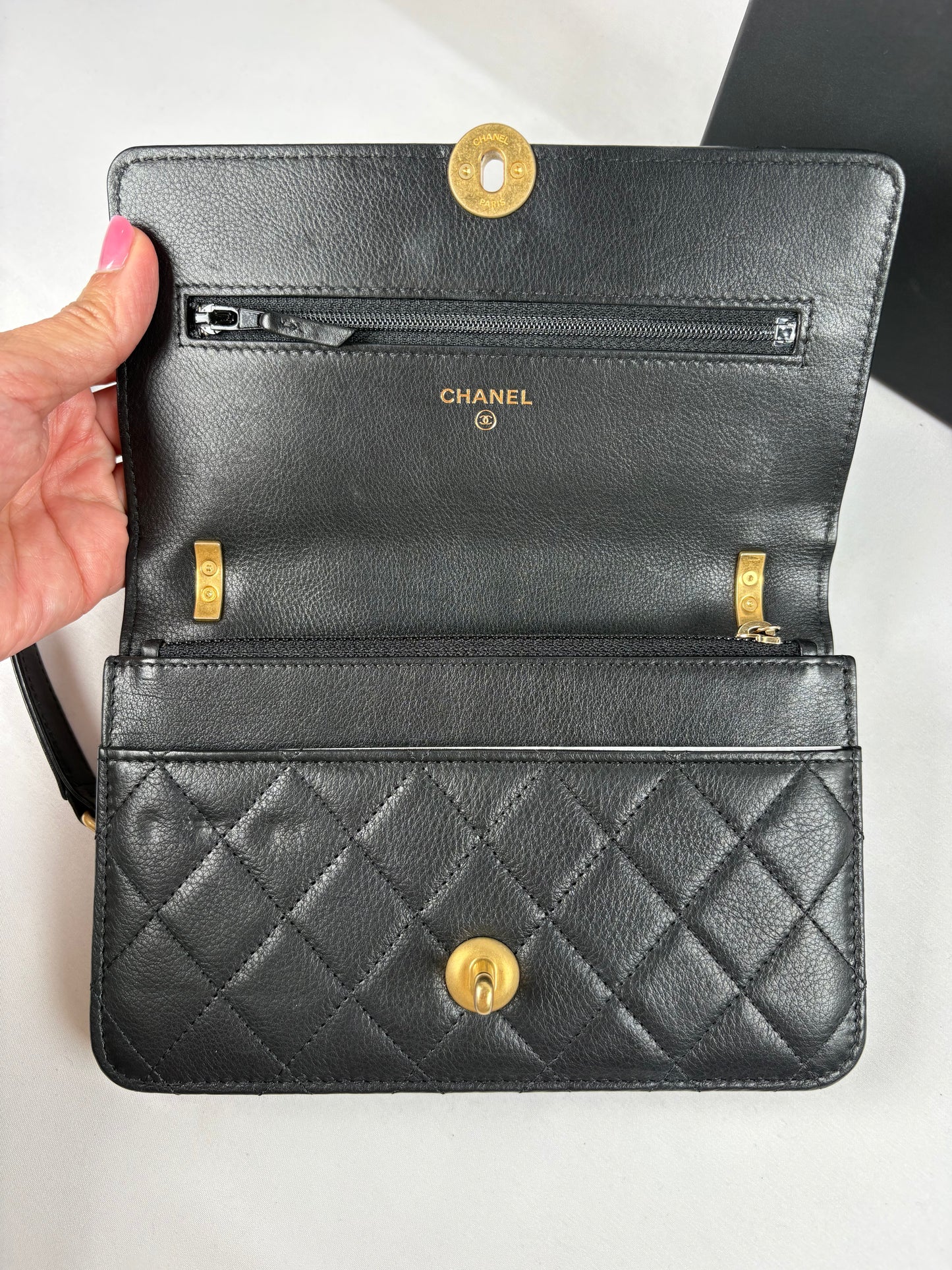 Pre-Owned CHANEL™ Pearl Wallet on Chain Handbag, Black