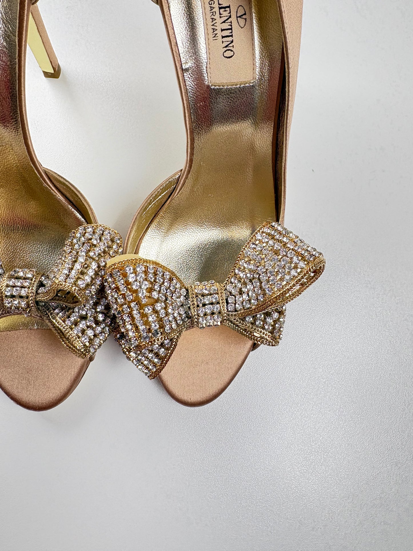 Pre-Owned VALENTINO Satin Pearl Bow D'Orsay Open Toe Pumps, 37.5, Nude/Gold