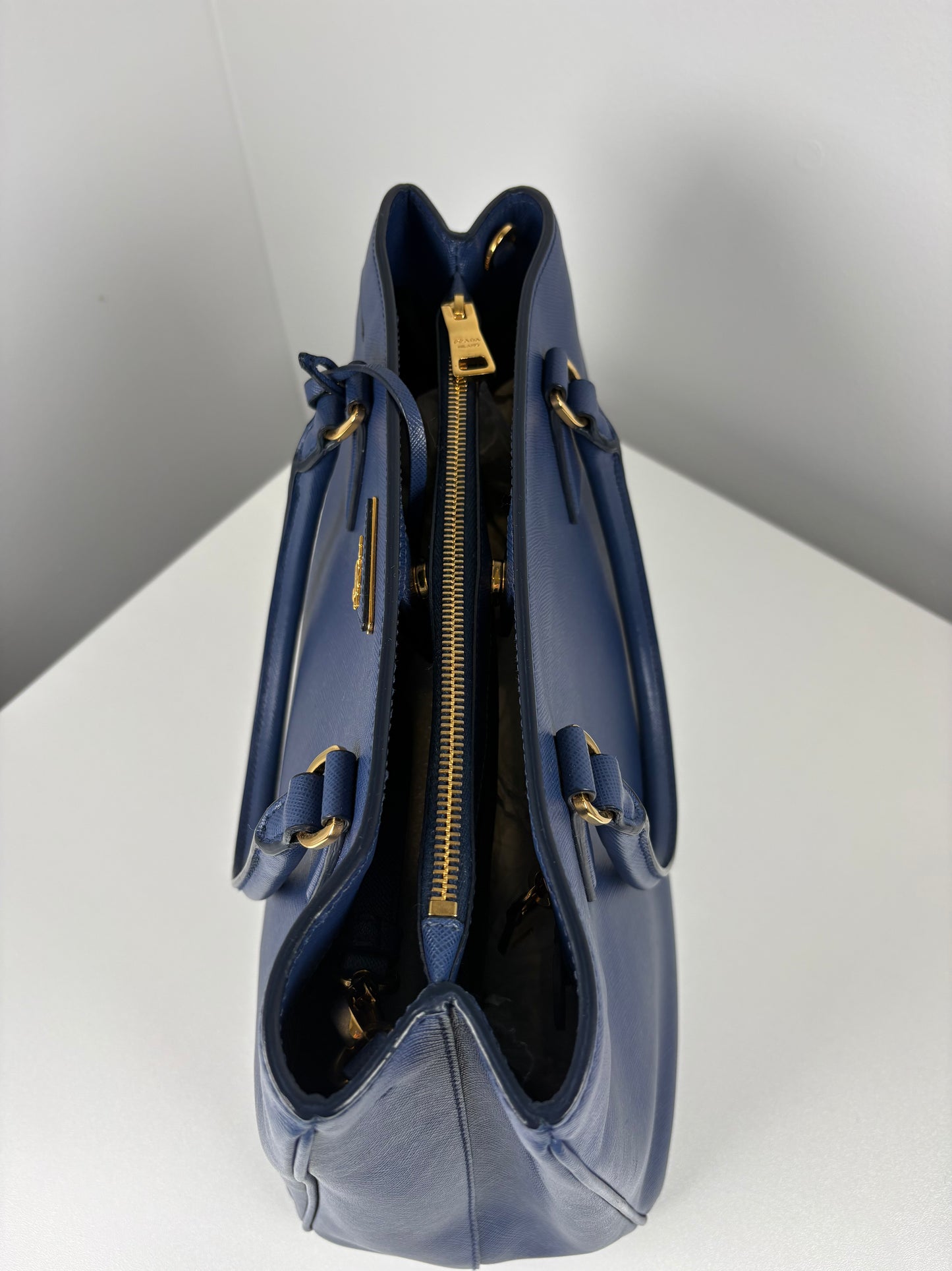 Pre-Owned PRADA Galleria Handbag, Blue, Medium