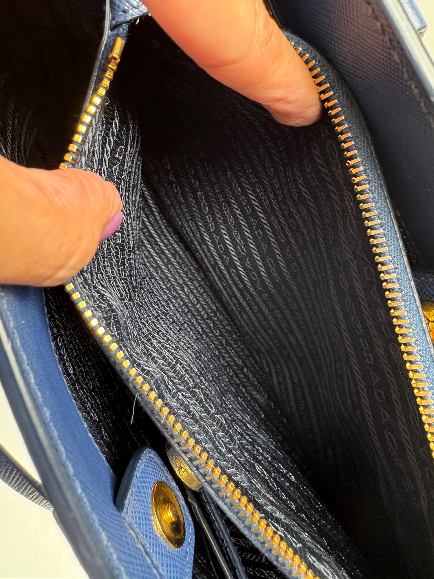 Pre-Owned PRADA Galleria Handbag, Blue, Medium