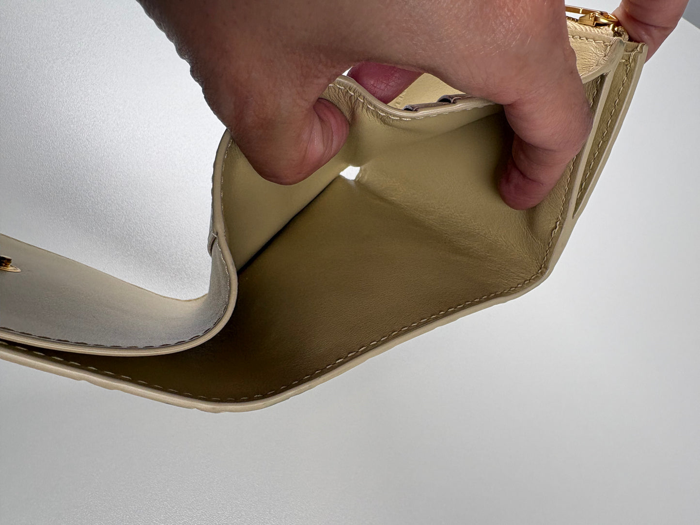 Pre-Owned BOTTEGA VENETA Trifold Wallet, Beige