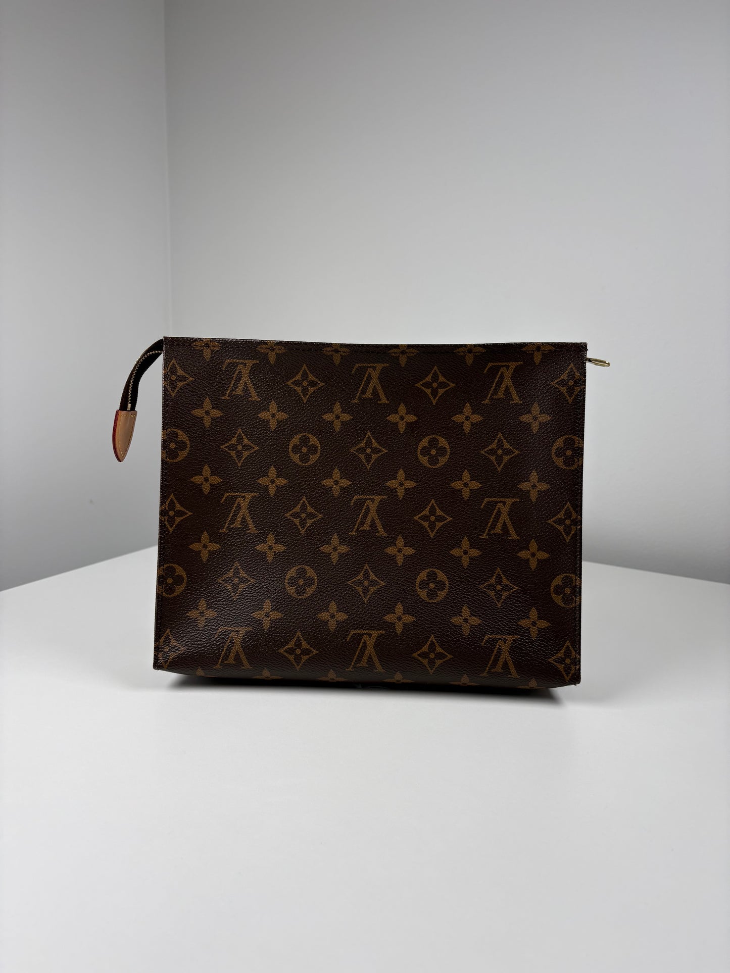 Pre-Owned LOUIS VUITTON Toiletry Clutch, Monogram, 26