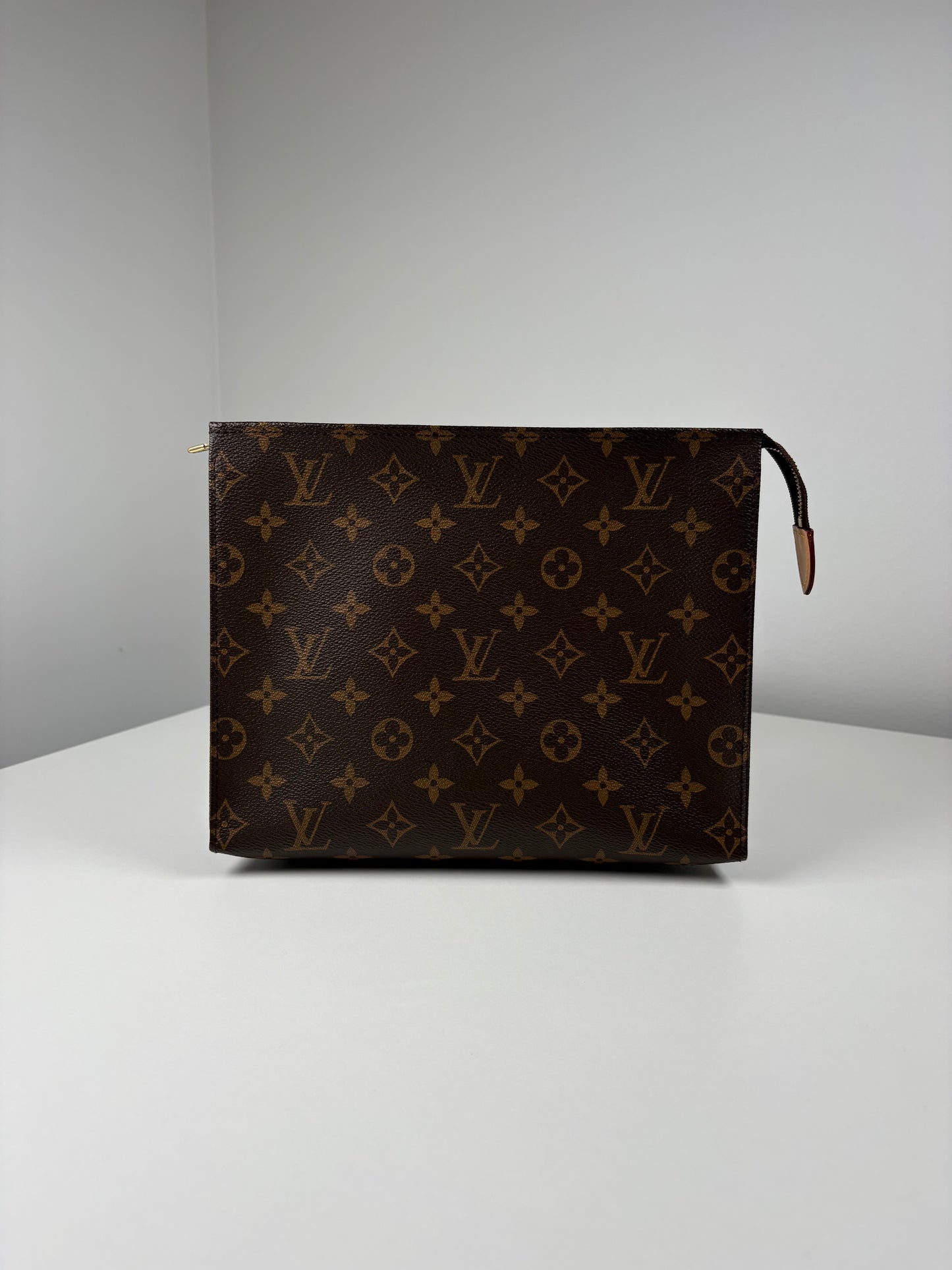 Pre-Owned LOUIS VUITTON Toiletry Clutch, Monogram, 26