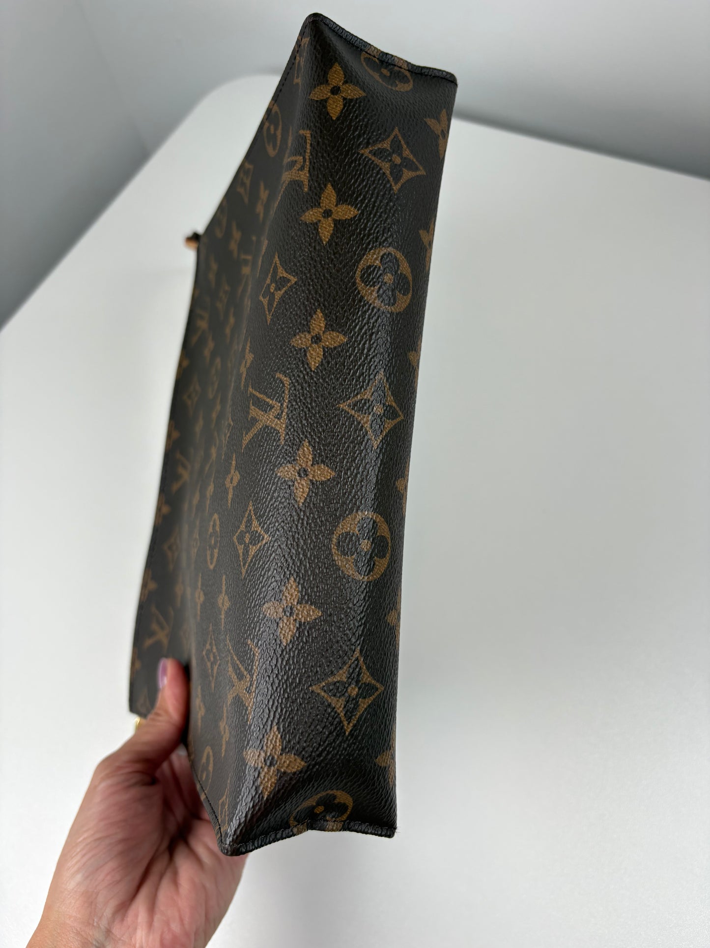 Pre-Owned LOUIS VUITTON Toiletry Clutch, Monogram, 26