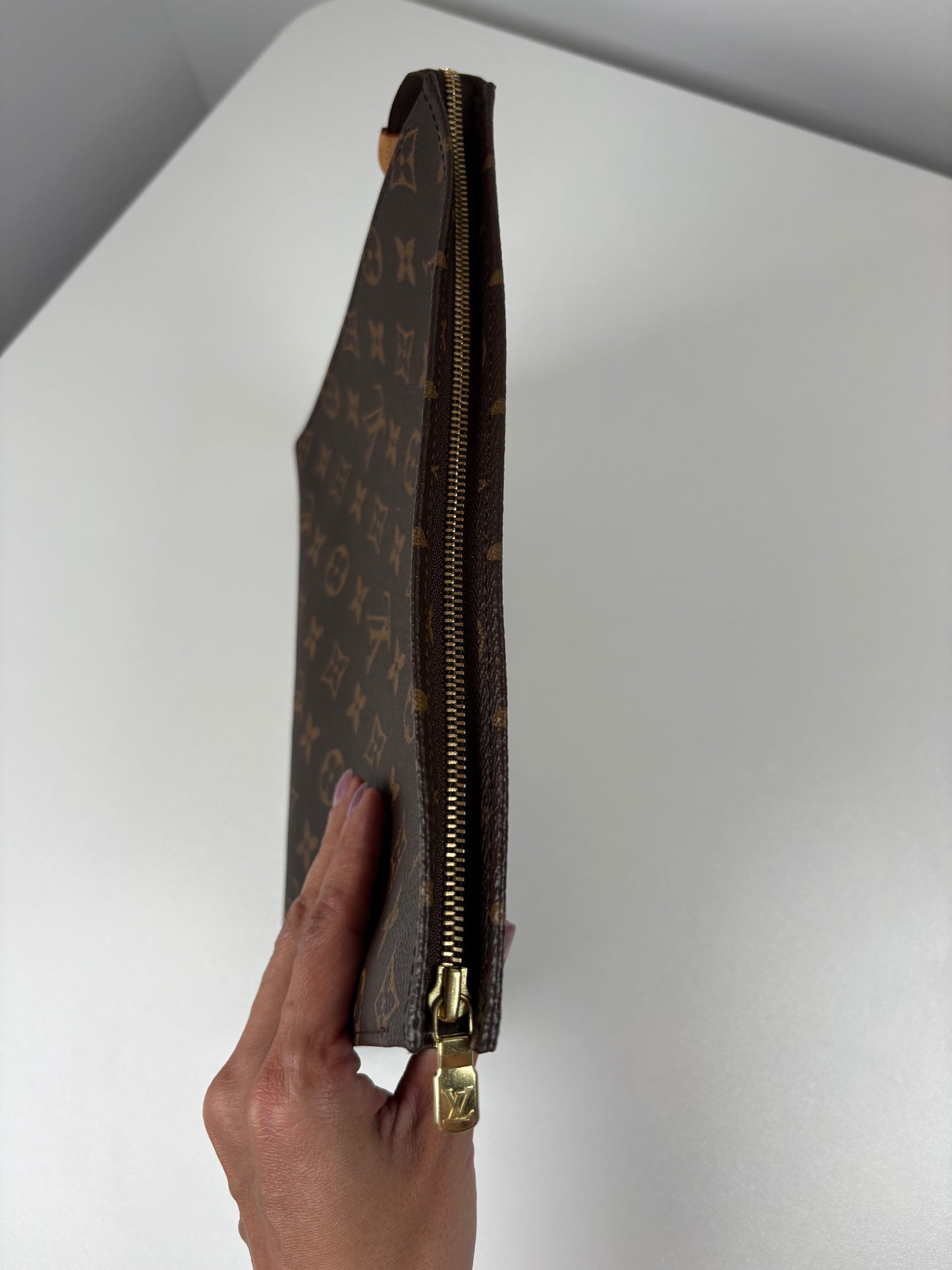 Pre-Owned LOUIS VUITTON Toiletry Clutch, Monogram, 26