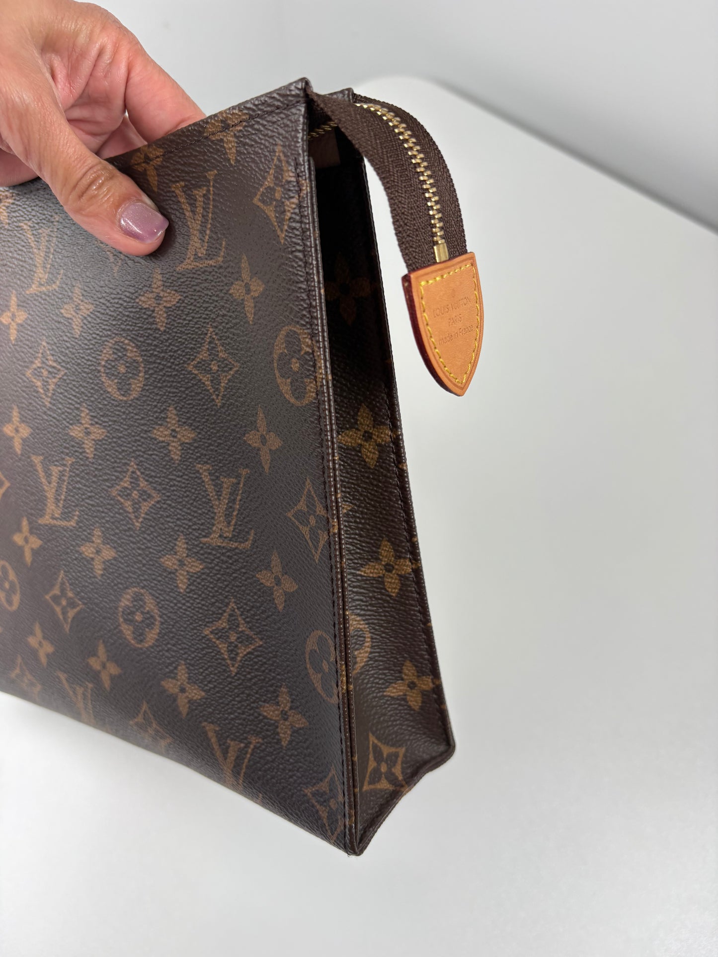 Pre-Owned LOUIS VUITTON Toiletry Clutch, Monogram, 26