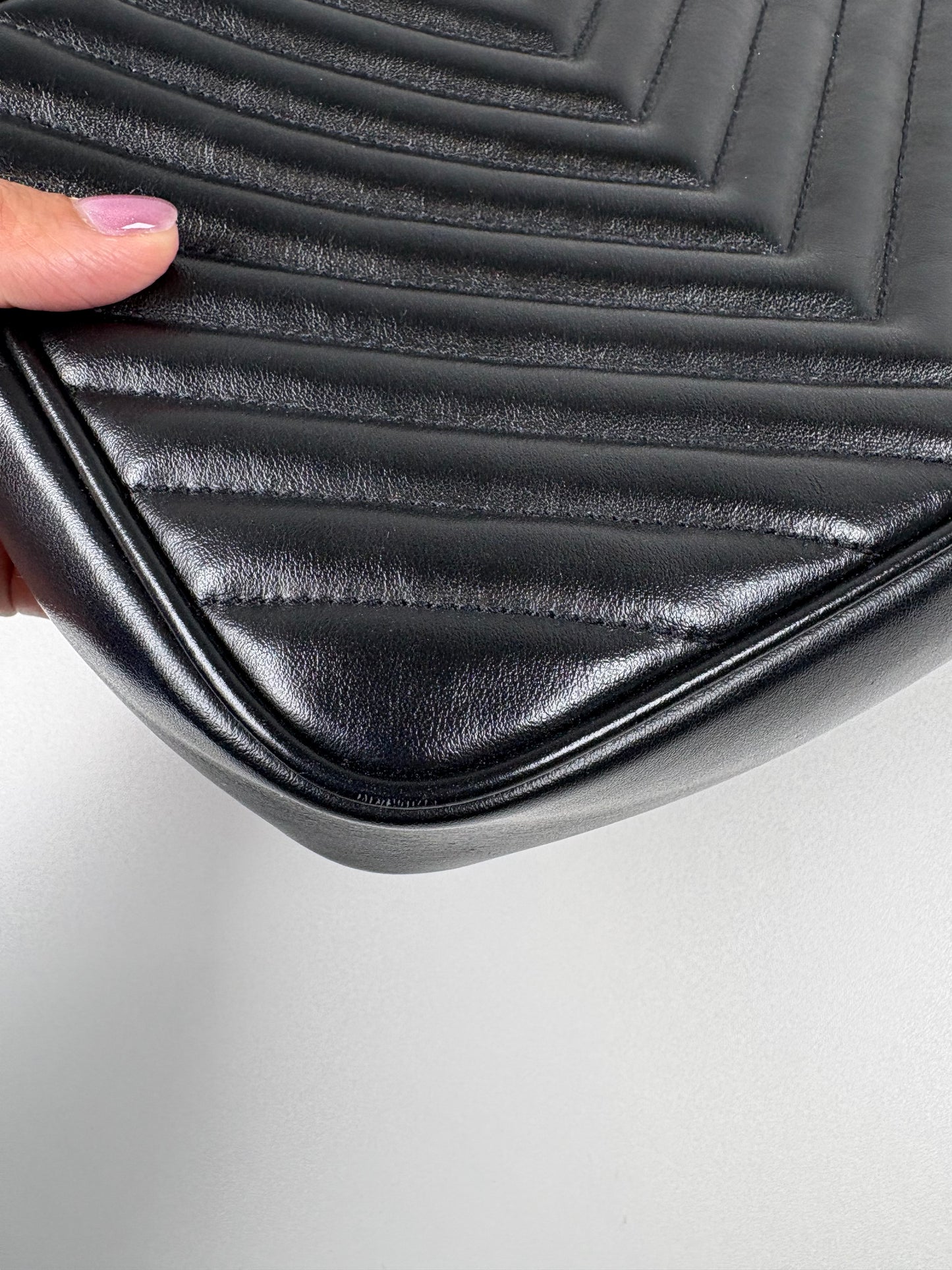 Pre-Owned SAINT LAURENT Lou Camera Handbag, Black