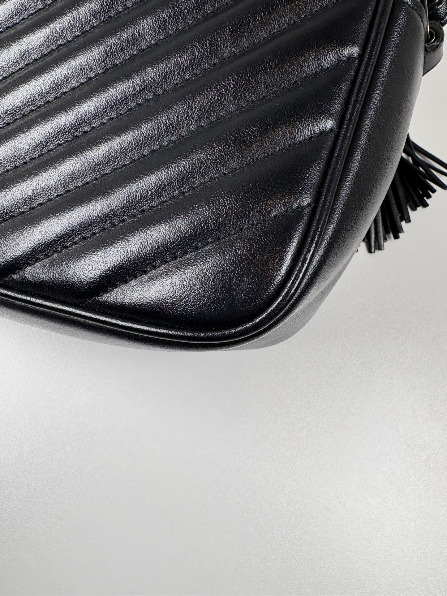 Pre-Owned SAINT LAURENT Lou Camera Handbag, Black