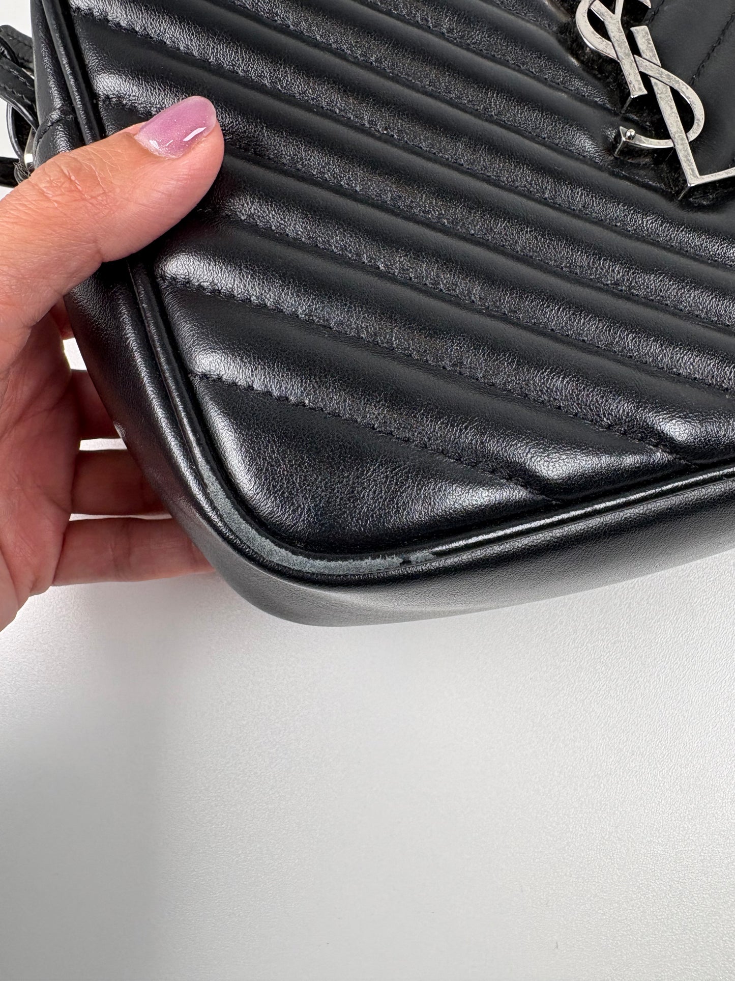 Pre-Owned SAINT LAURENT Lou Camera Handbag, Black