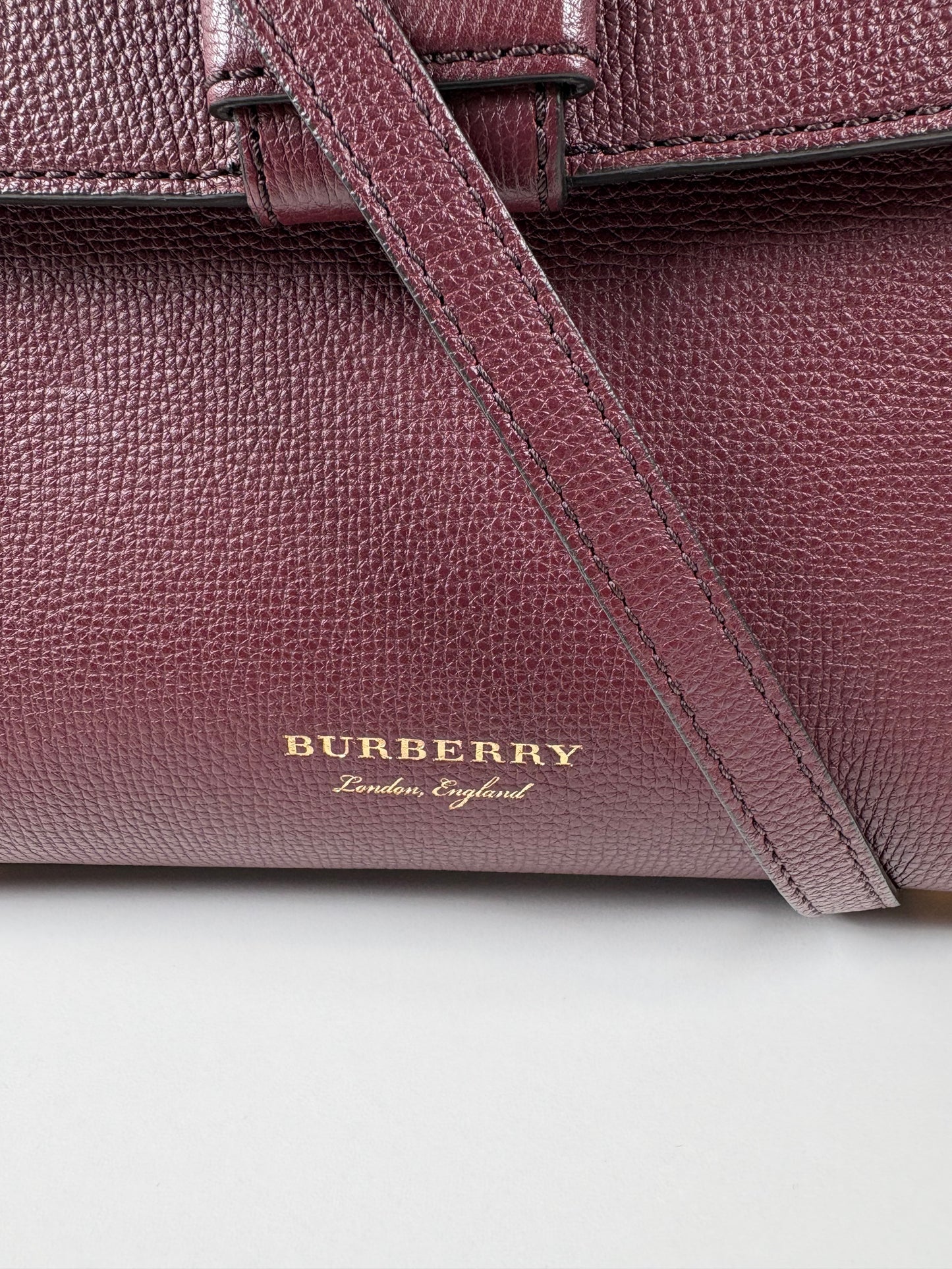 Pre-Owned BURBERRY Camberley Top Handle Handbag, Burgundy, Small