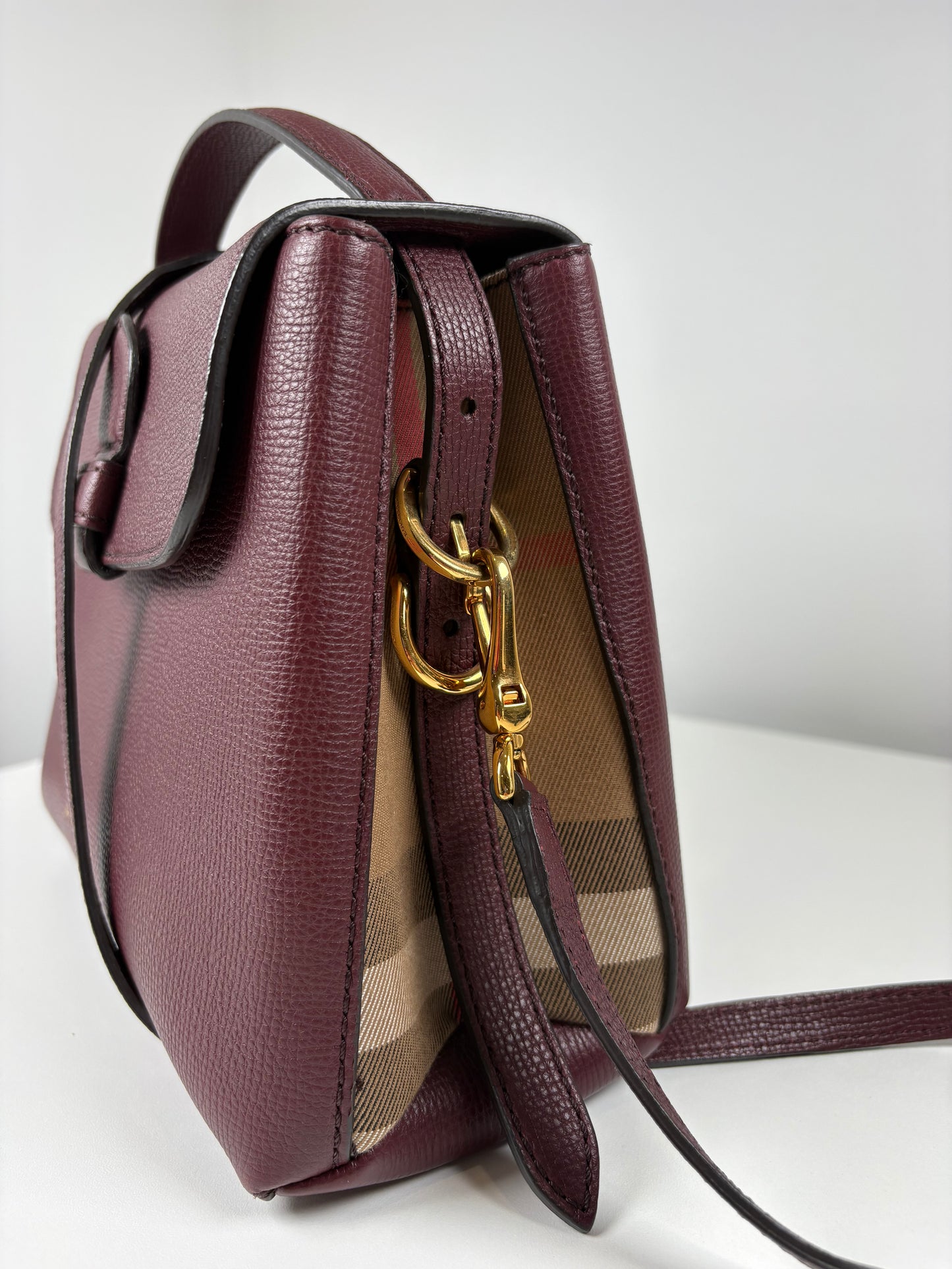 Pre-Owned BURBERRY Camberley Top Handle Handbag, Burgundy, Small