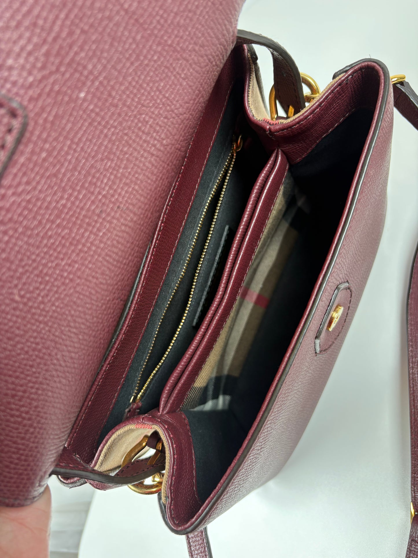 Pre-Owned BURBERRY Camberley Top Handle Handbag, Burgundy, Small