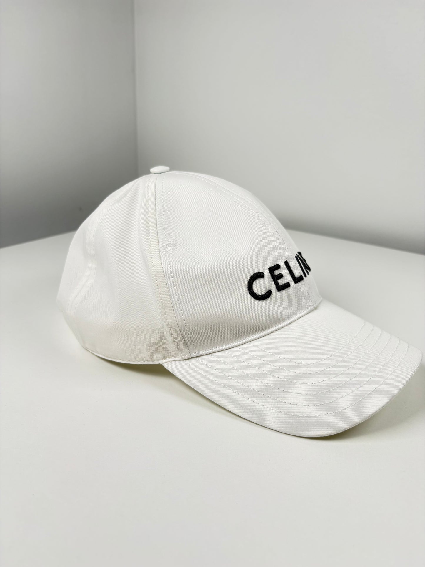 Pre-Owned CELINE Baseball Hat, White, M