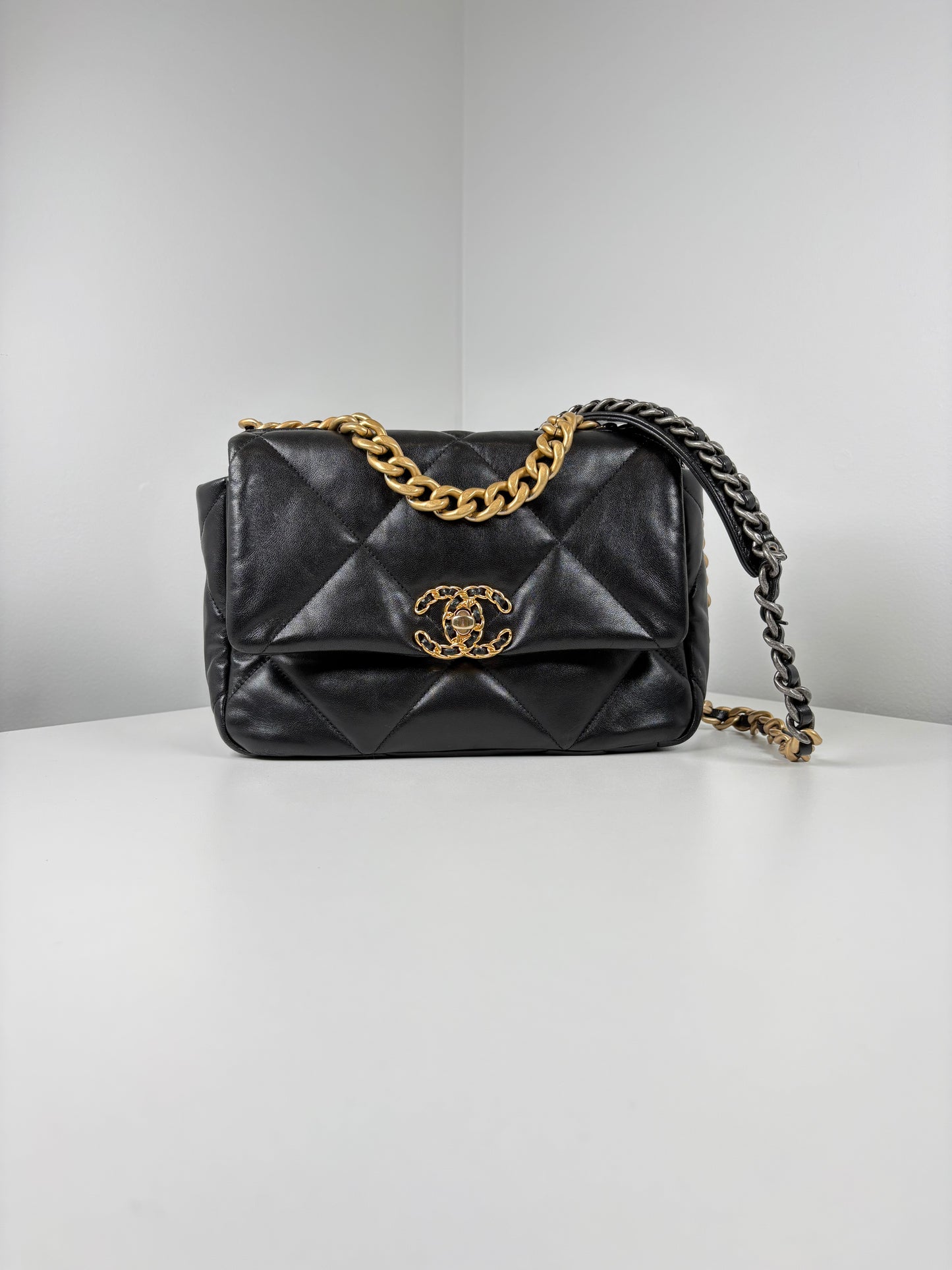 Pre-Owned CHANEL 19 Handbag, Black/GHW, Small