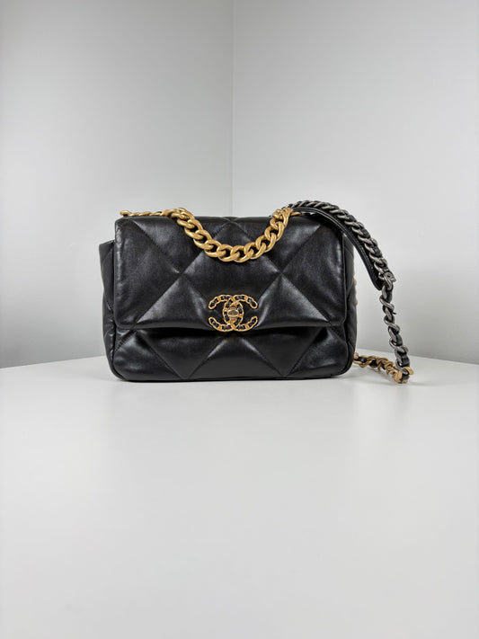 Pre-Owned CHANEL 19 Handbag, Black/GHW, Small