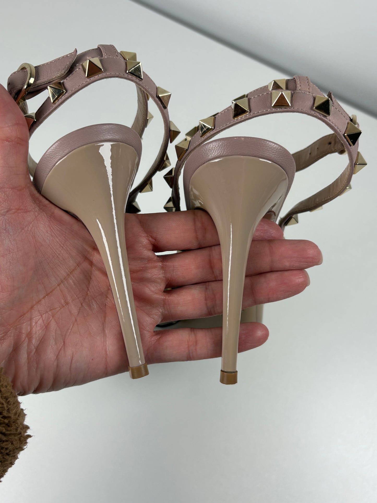Pre-Owned VALENTINO Rockstud Patent Pumps, Nude, 37.5