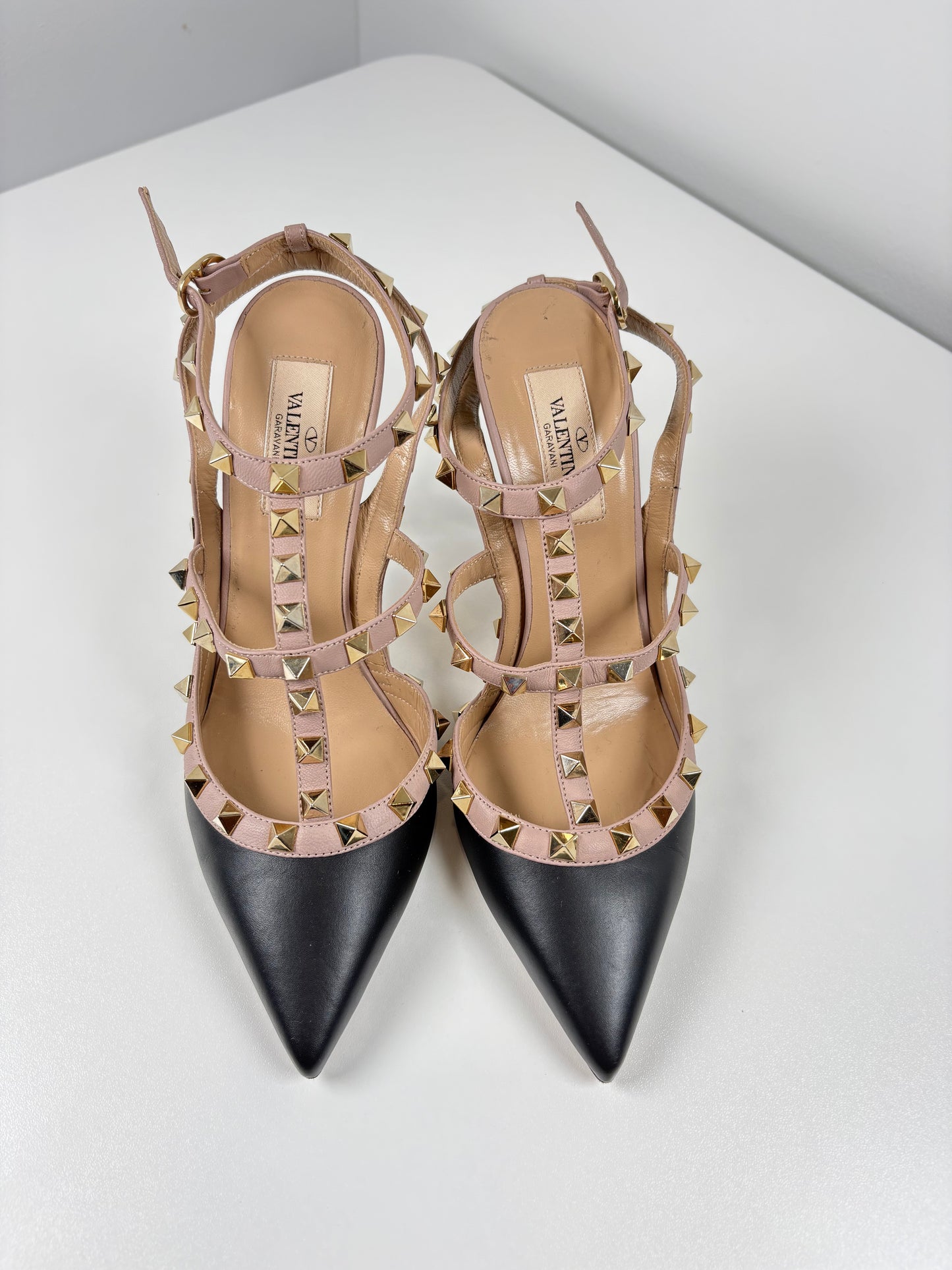 Pre-Owned VALENTINO Rockstud Pumps, Black/Beige, 37.5