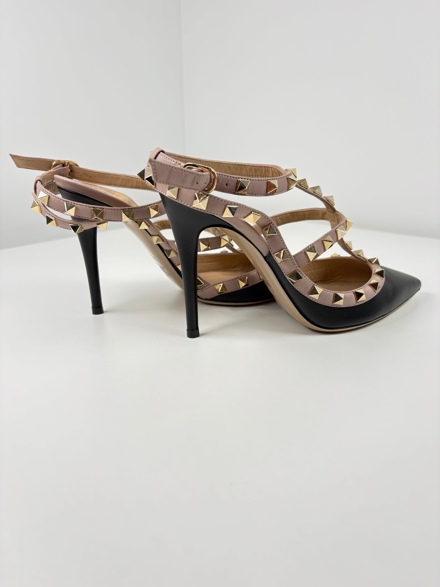 Pre-Owned VALENTINO Rockstud Pumps, Black/Beige, 37.5