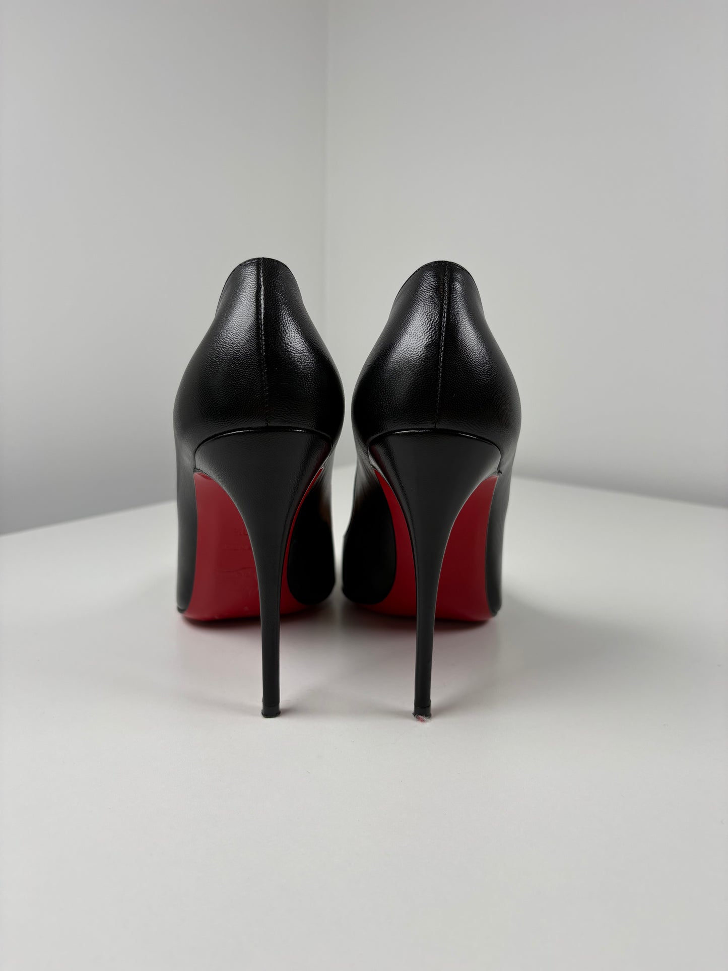 Pre-Owned CHRISTIAN LOUBOUTIN Pigalle Pumps, Black, 38.5