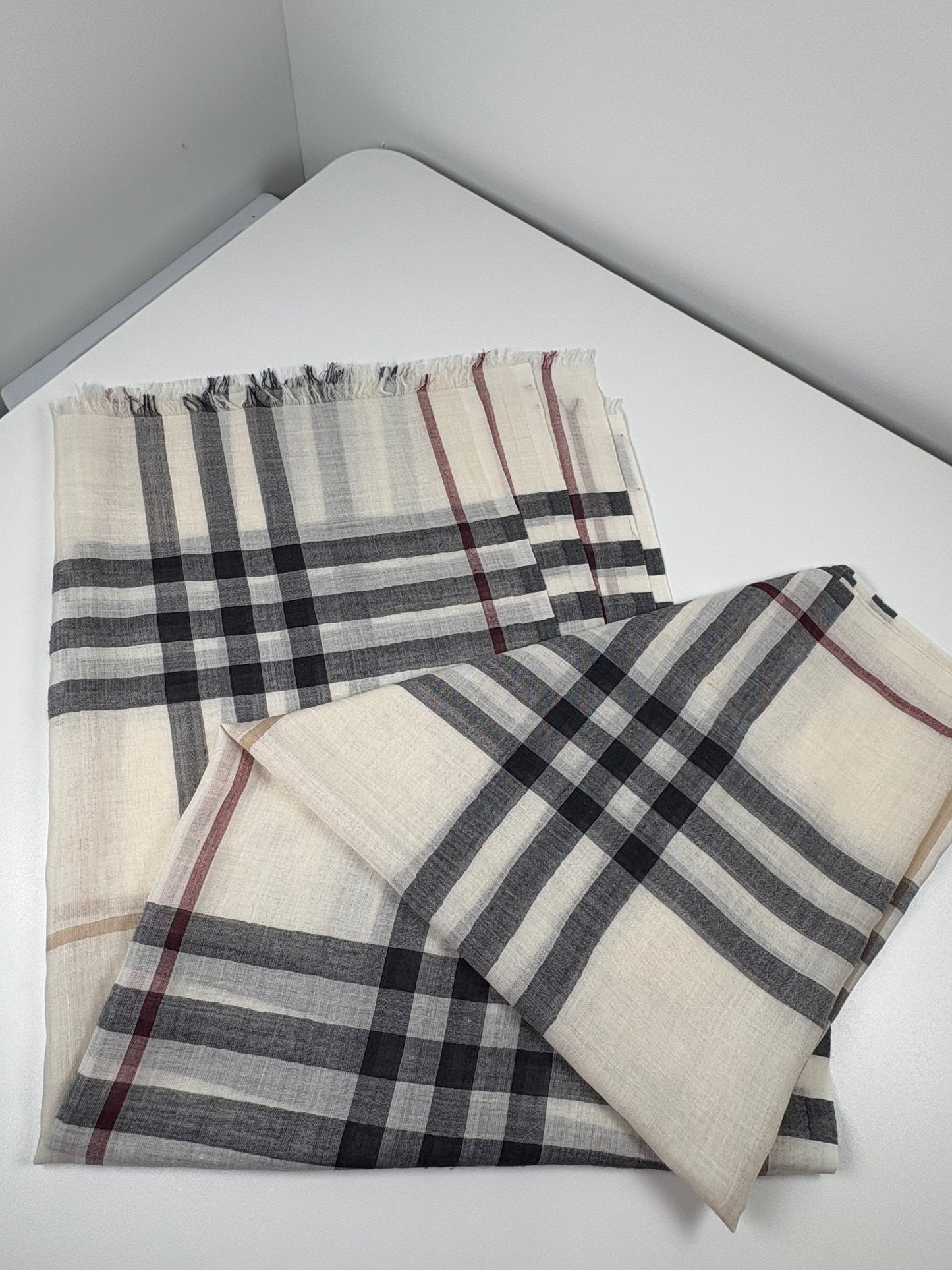 Pre-Owned BURBERRY Silk Scarf Scarf, Nova Check