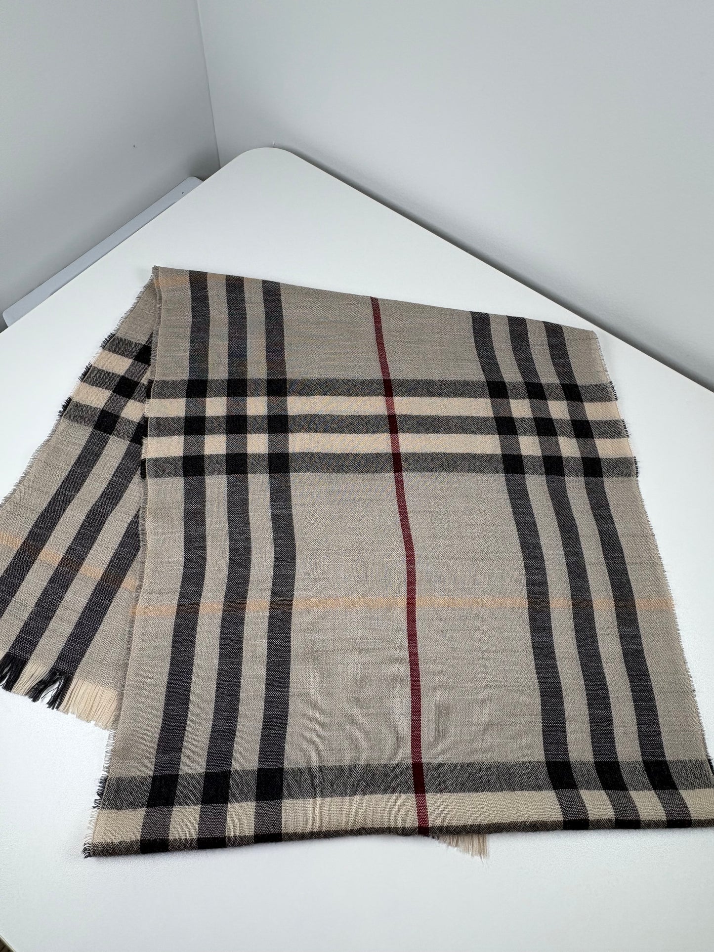 Pre-Owned BURBERRY Fringed Checked Scarf, Nova Check