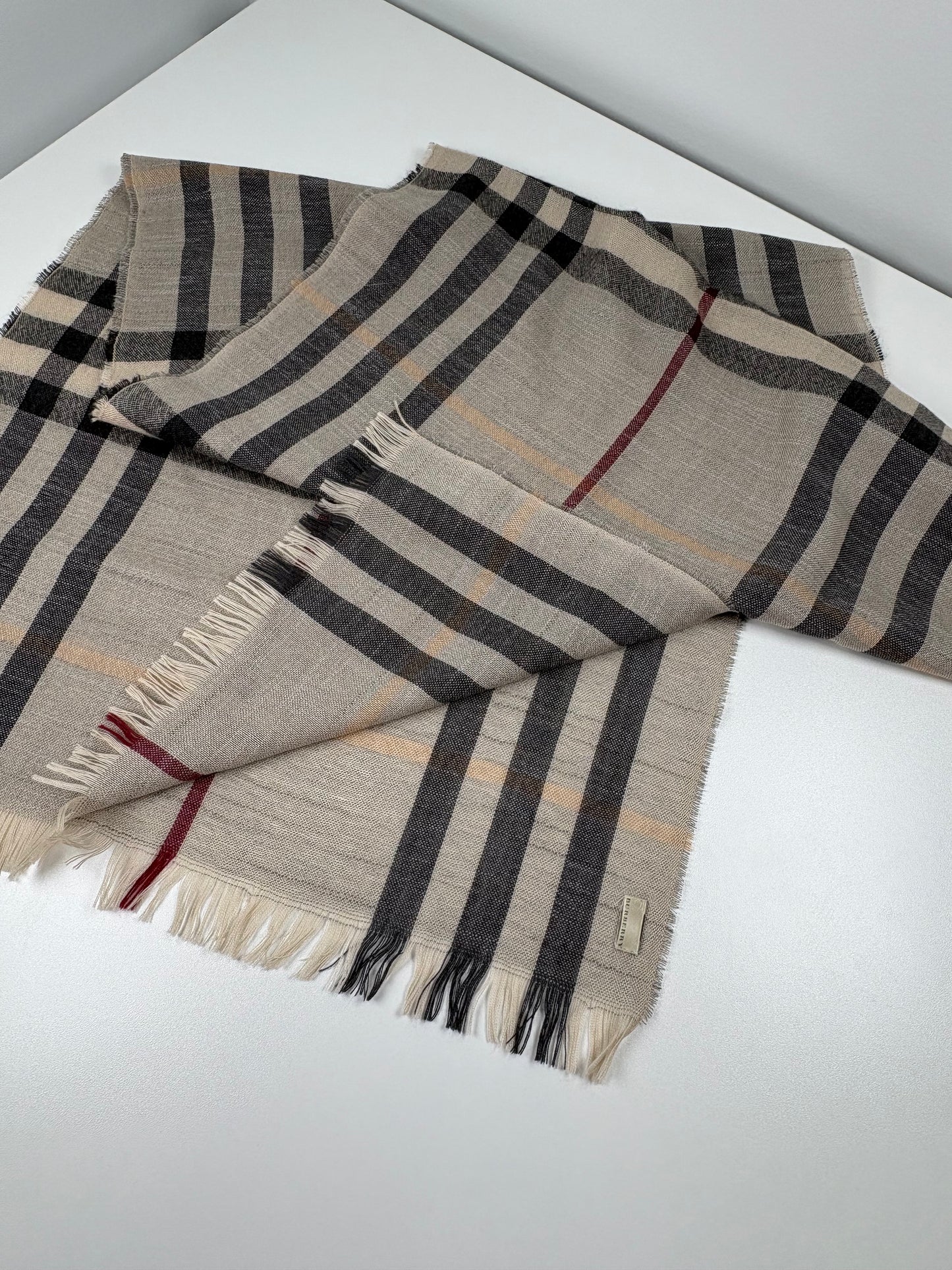 Pre-Owned BURBERRY Fringed Checked Scarf, Nova Check