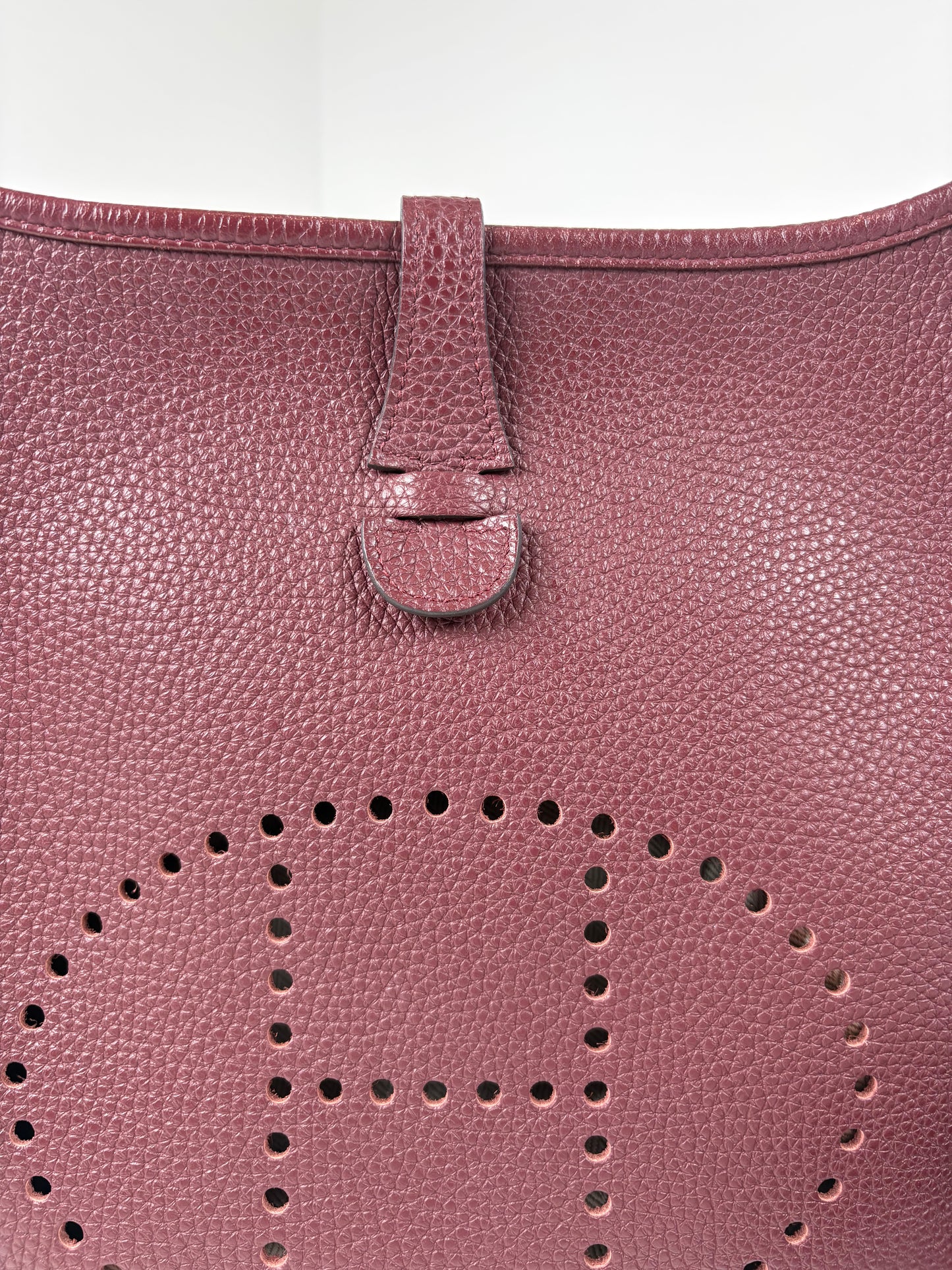 Pre-Owned HERMES Evelyn III 29 Handbag, Bordeaux