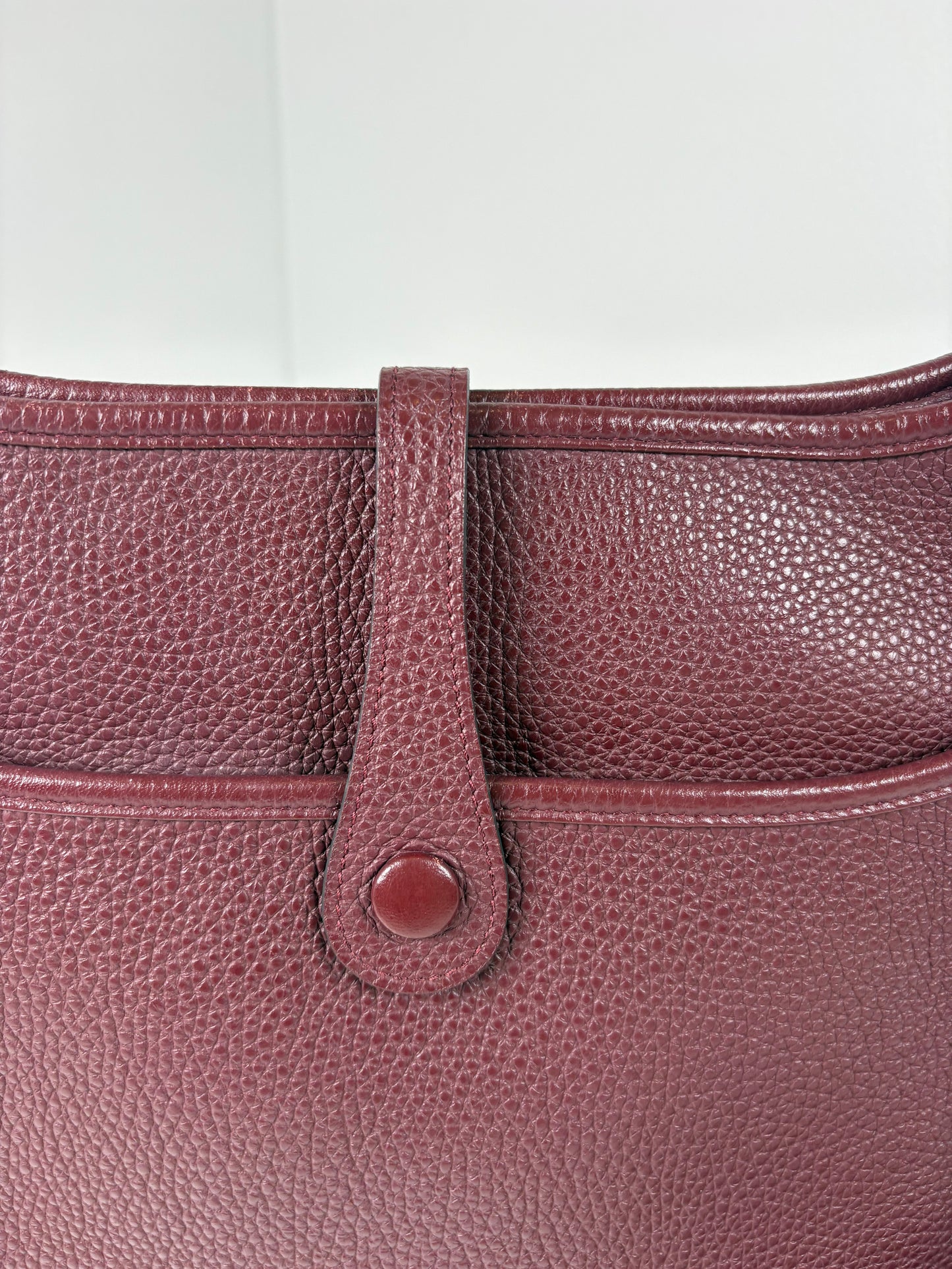 Pre-Owned HERMES Evelyn III 29 Handbag, Bordeaux