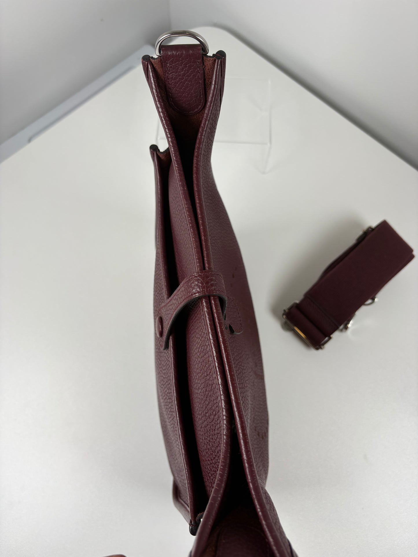 Pre-Owned HERMES Evelyn III 29 Handbag, Bordeaux