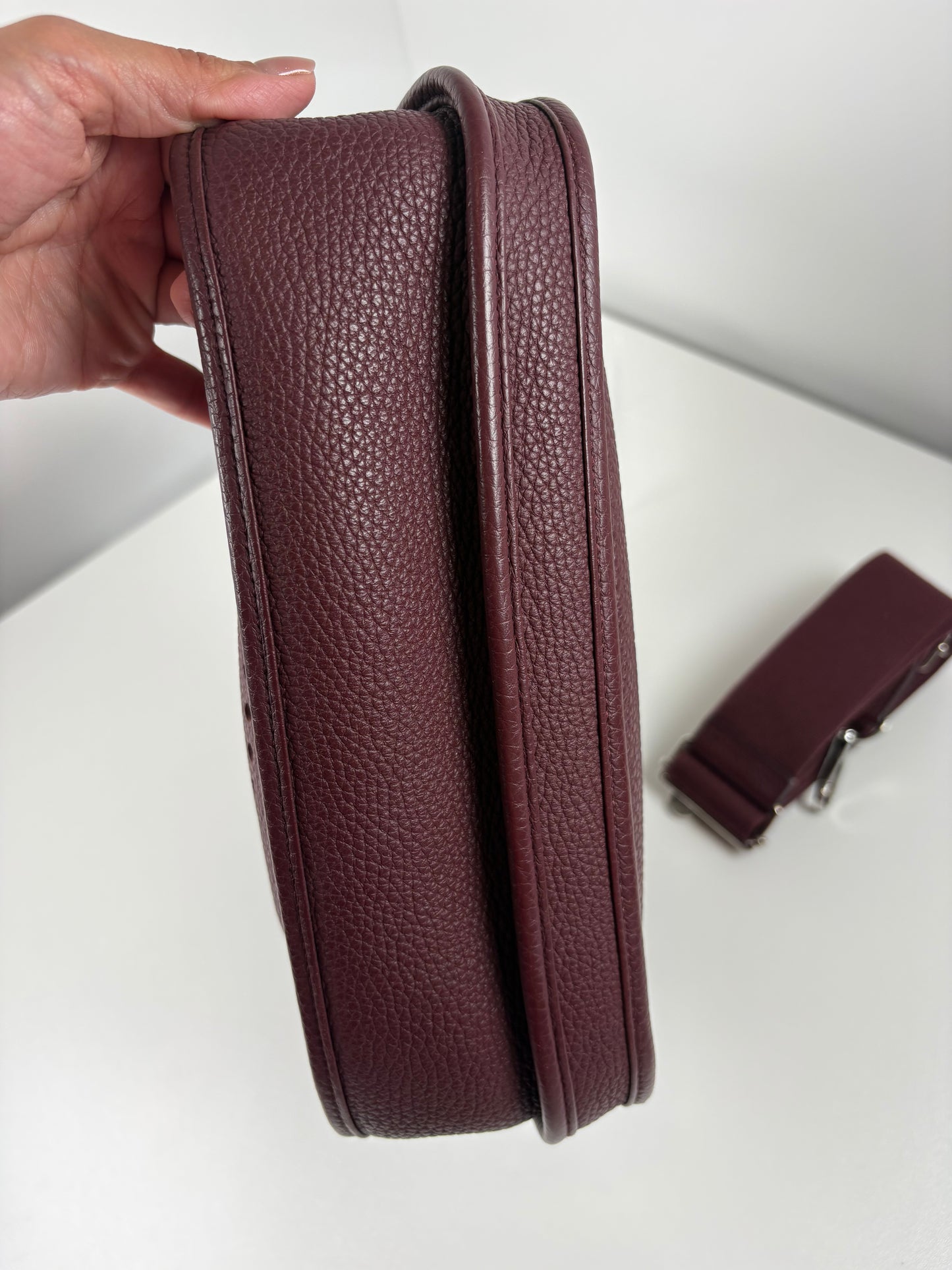 Pre-Owned HERMES Evelyn III 29 Handbag, Bordeaux